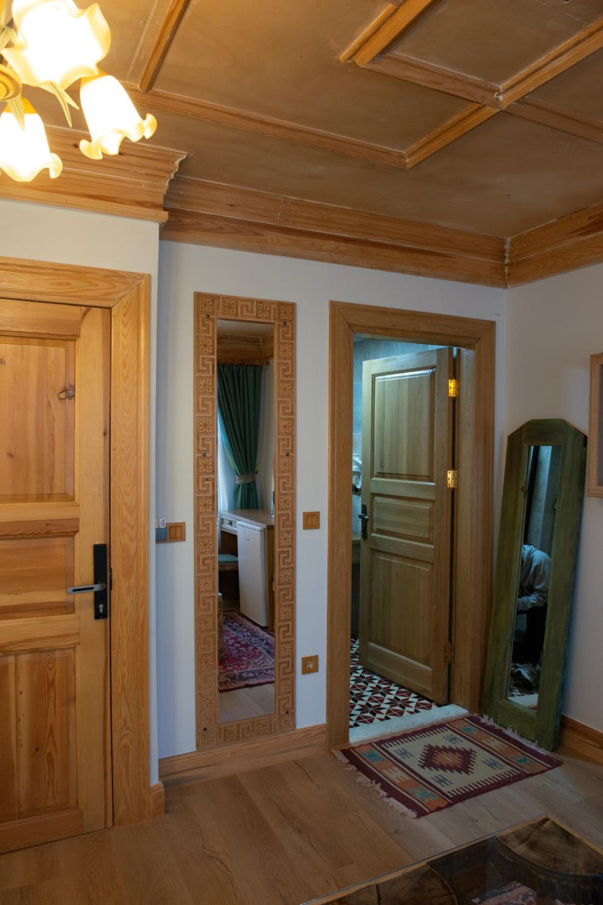 Deluxe Double Room with Balcony photo 3