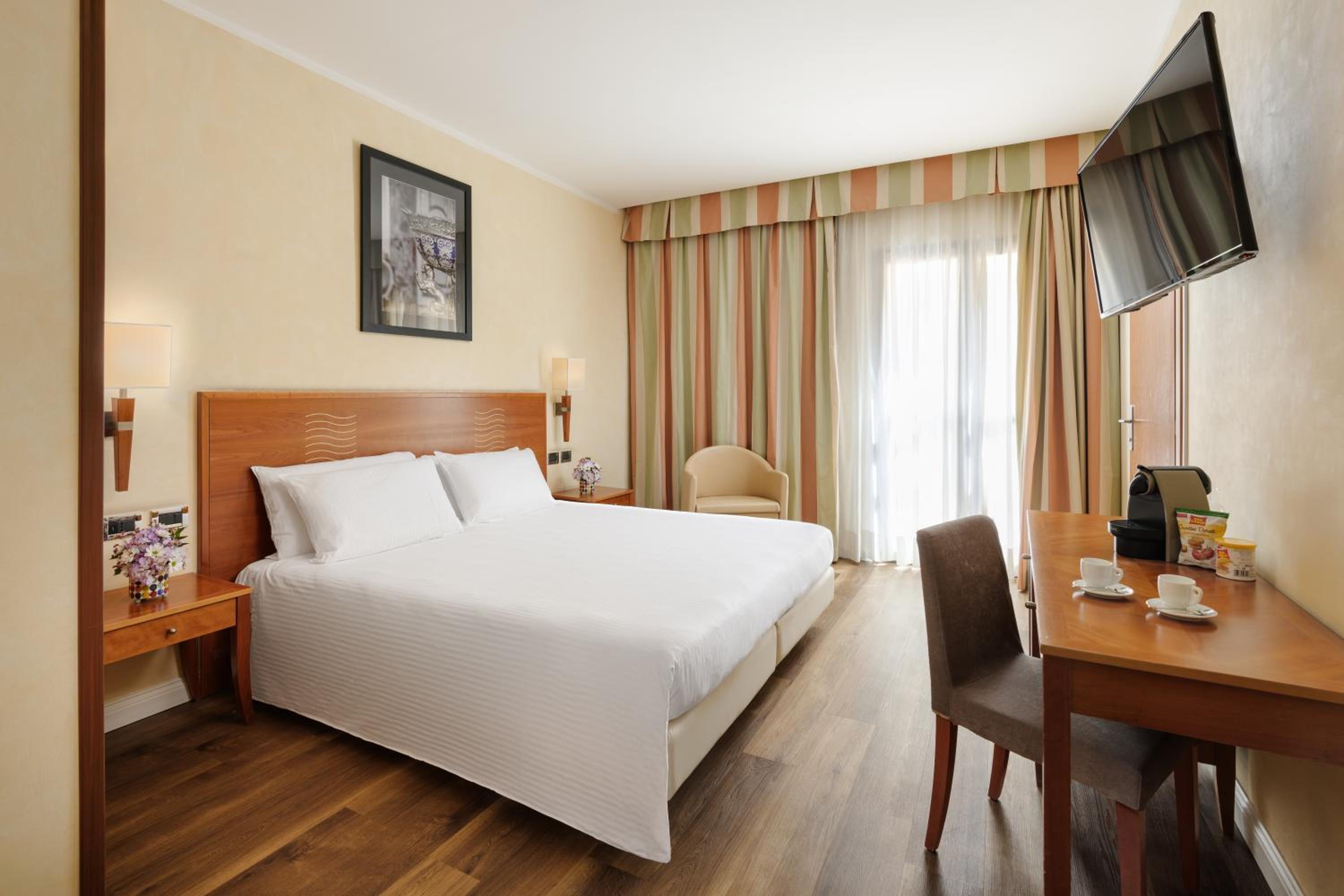 Classic Double or Twin Room - Photo 6