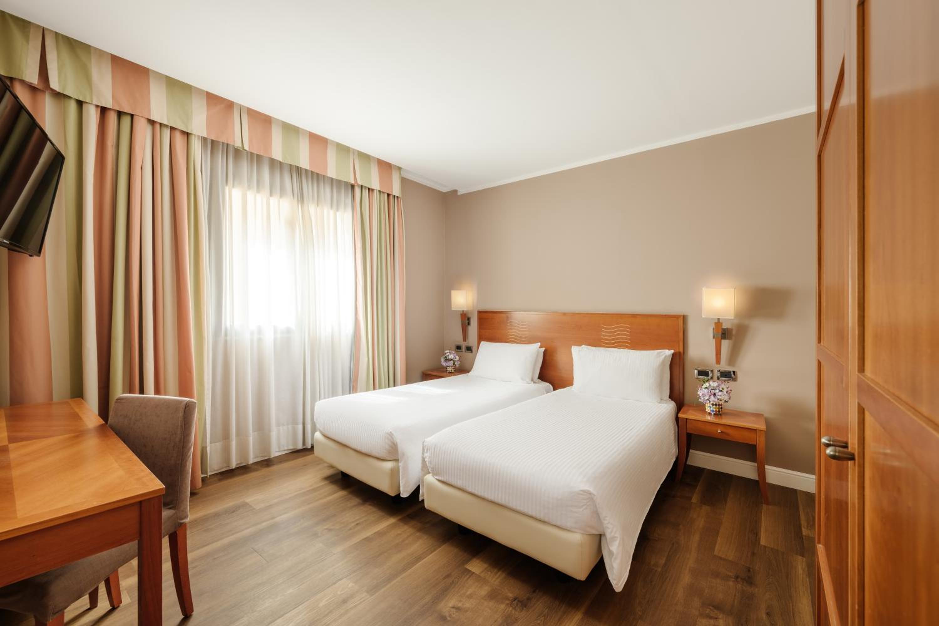 Classic Double or Twin Room - Photo 3