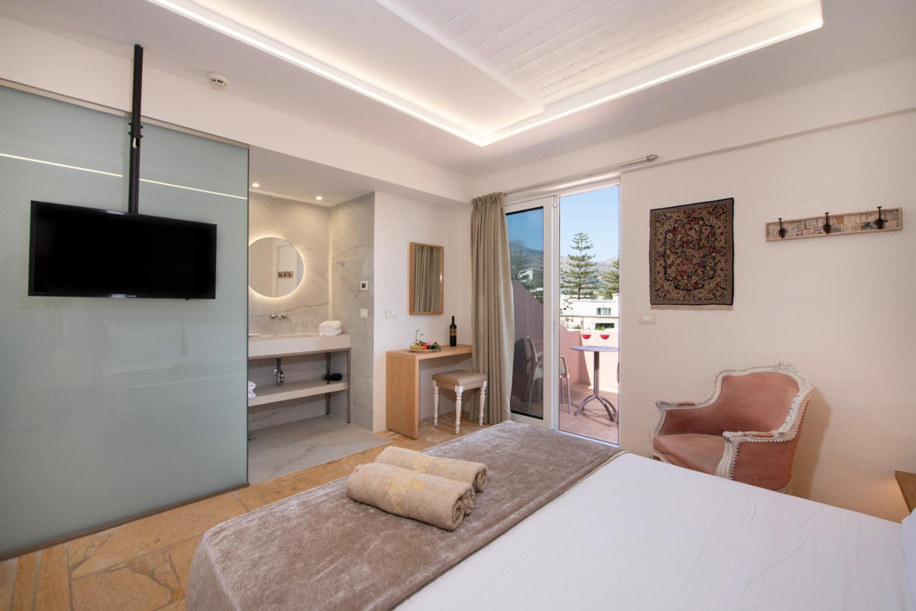 Double Room Partial Sea View photo 3