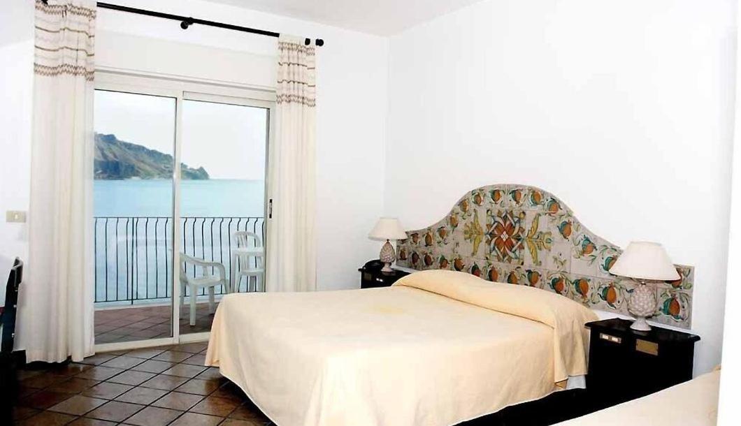 Double or Twin Room with Sea View photo 1