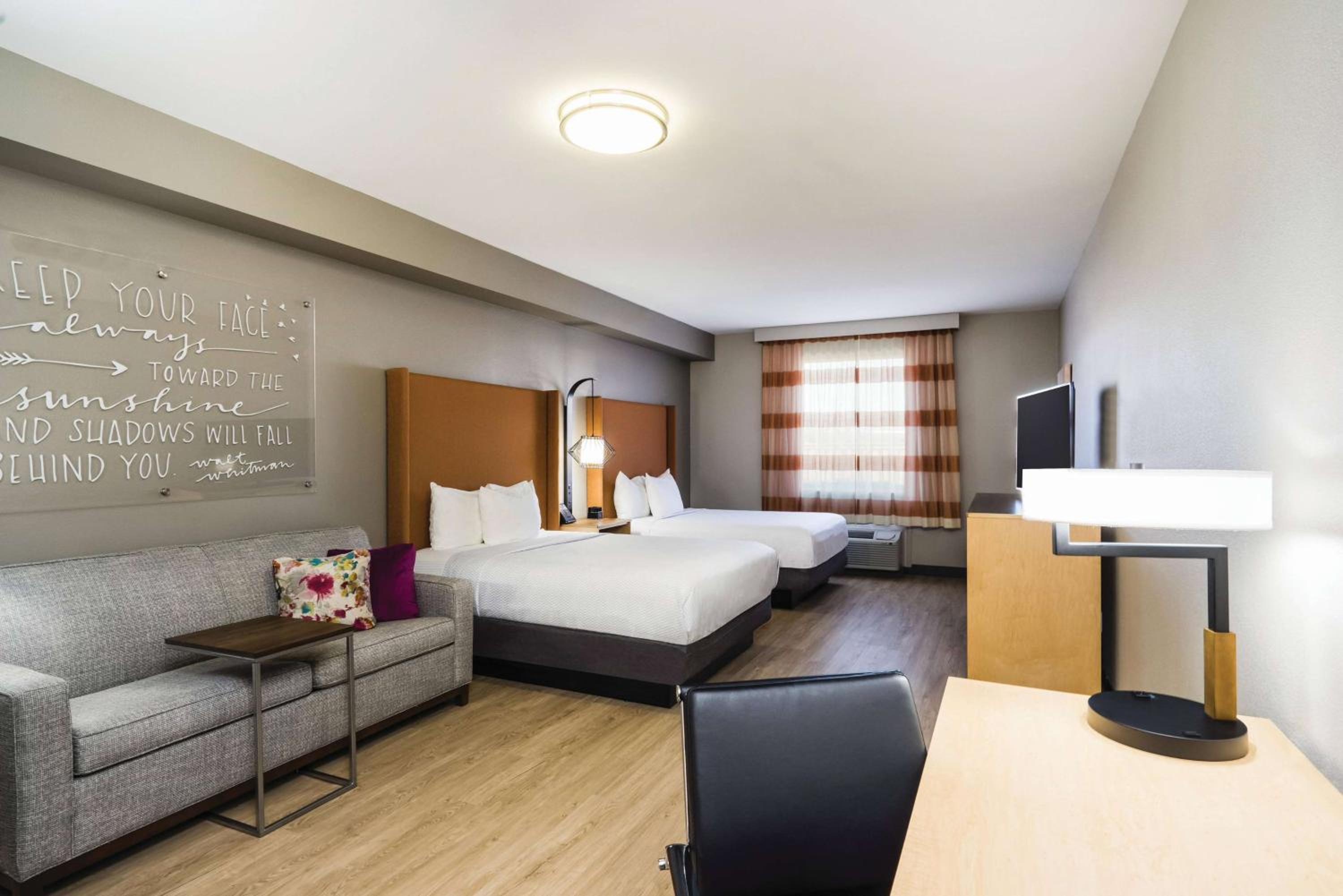 Suite with Two Queen Beds and Sofa Bed - Non-Smoking photo 1
