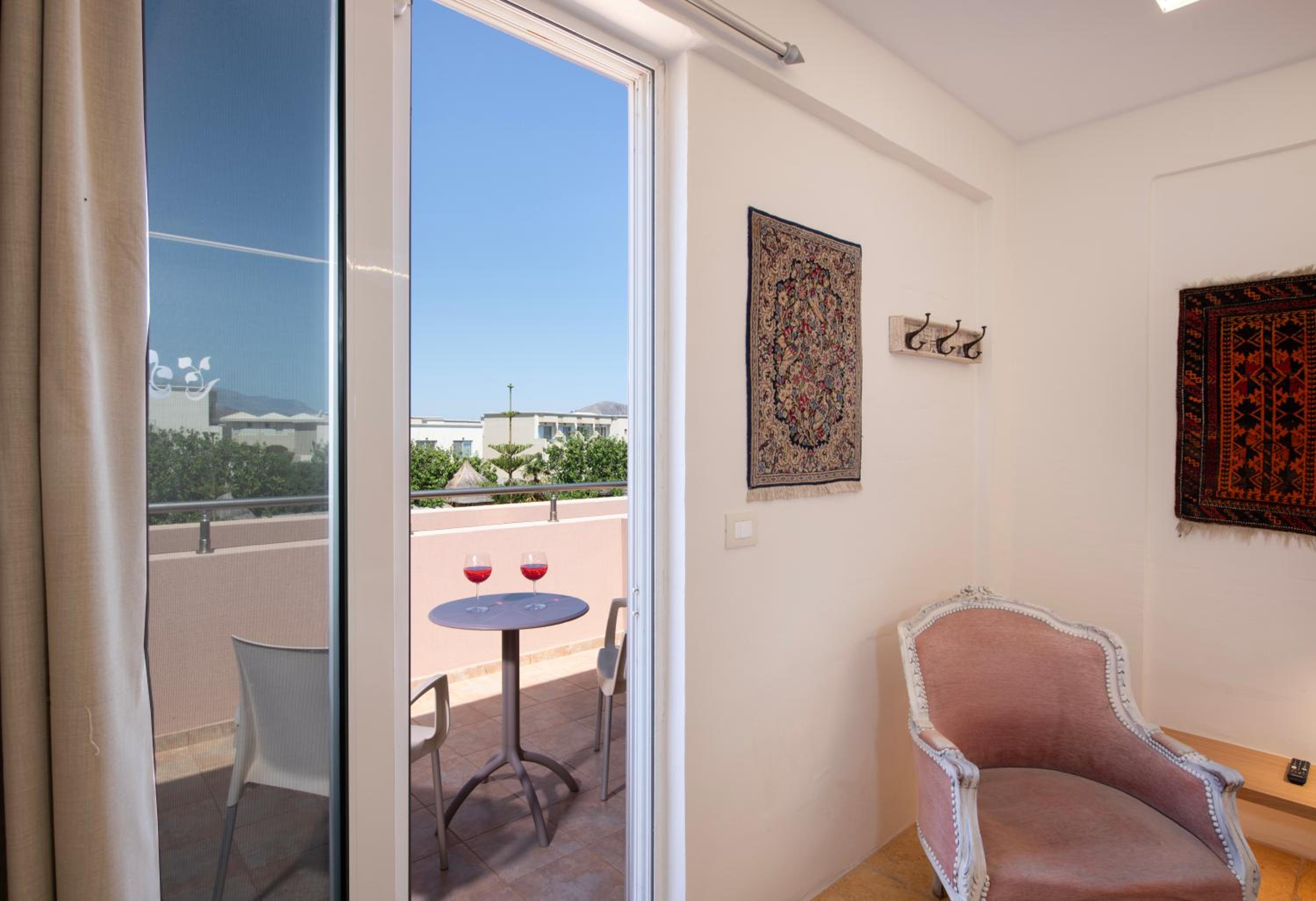 Double Room Partial Sea View photo 2
