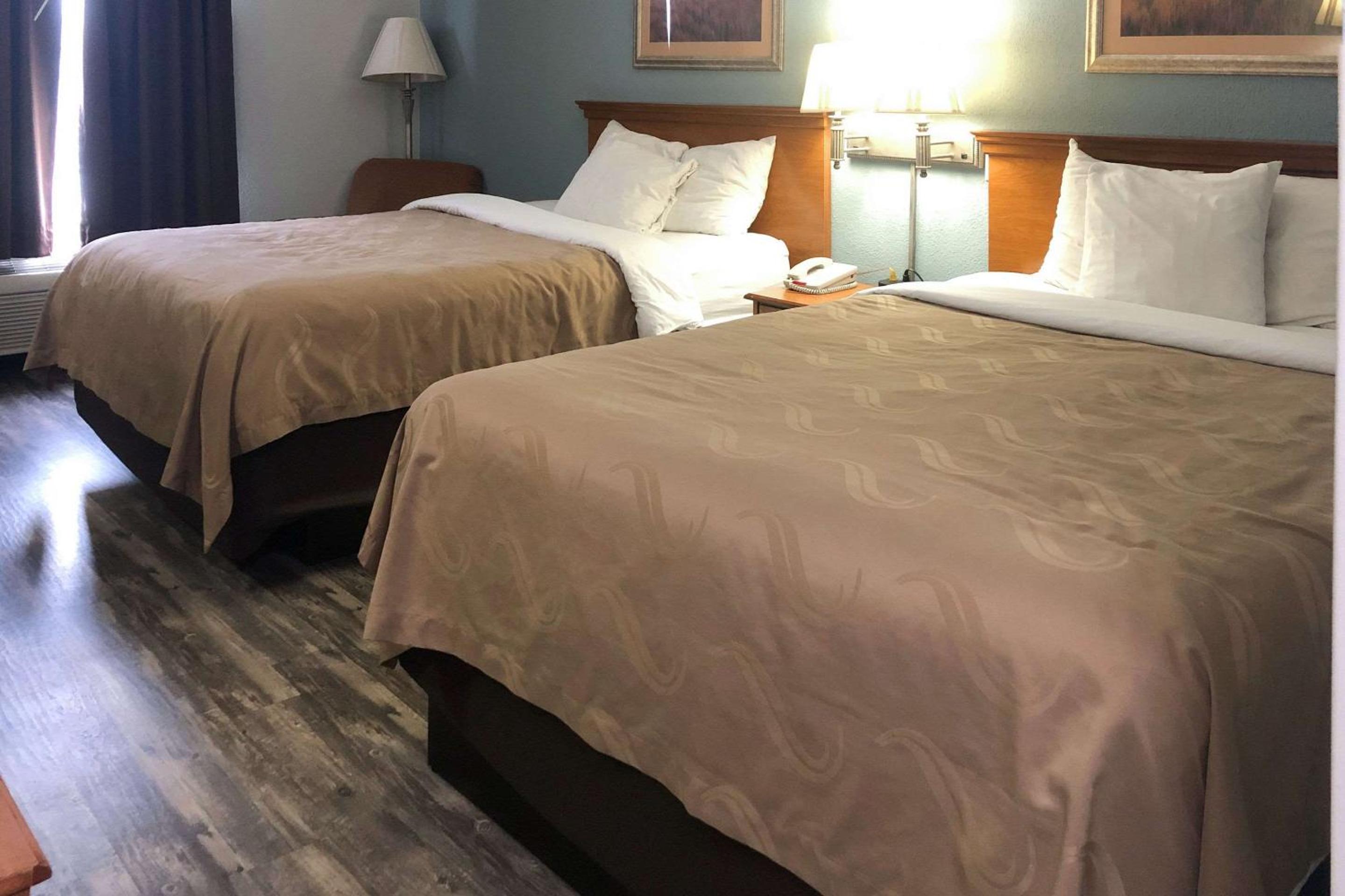 Double Room with Two Double Beds - Non-Smoking - Photo 4