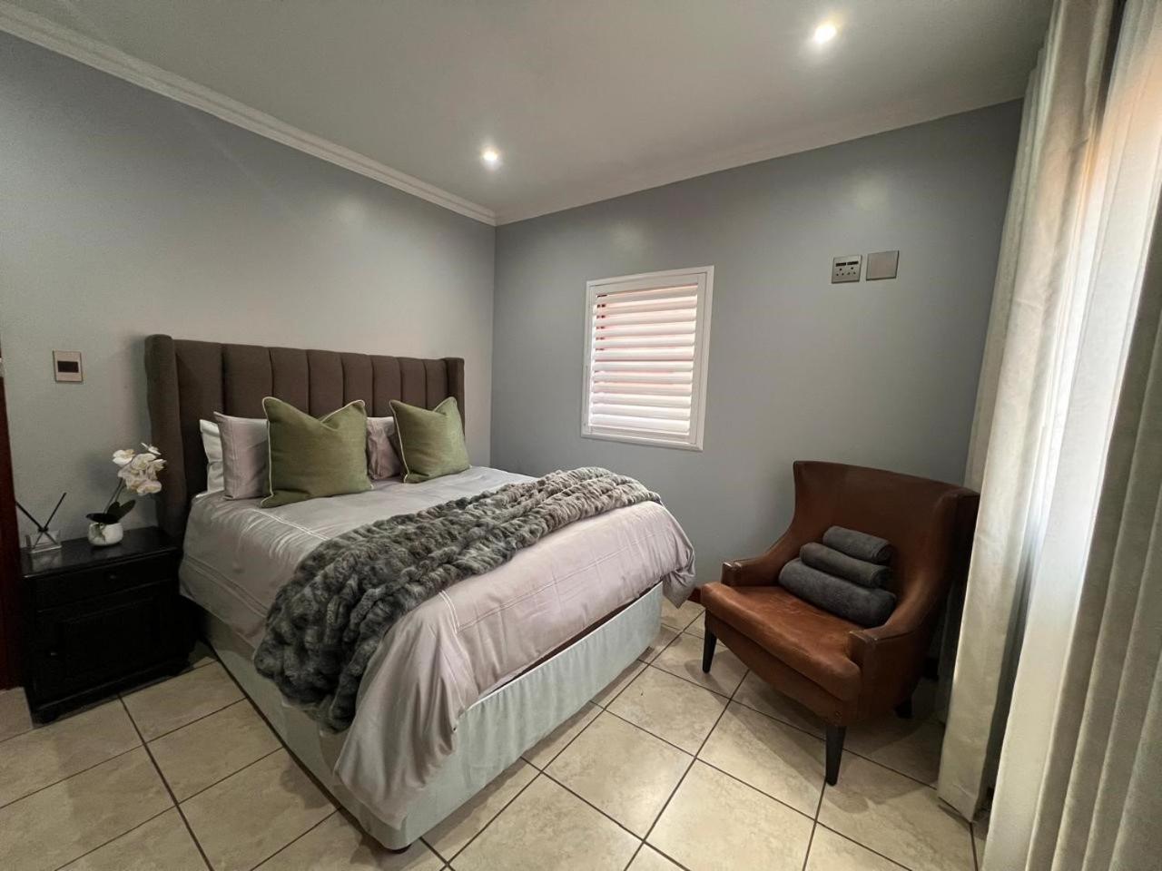 Deluxe Two-Bedroom Apartment with Garden View photo 1