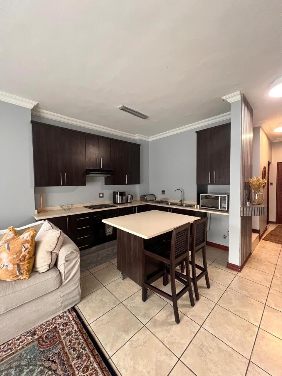 Deluxe One-Bedroom Apartment with Garden View photo 2
