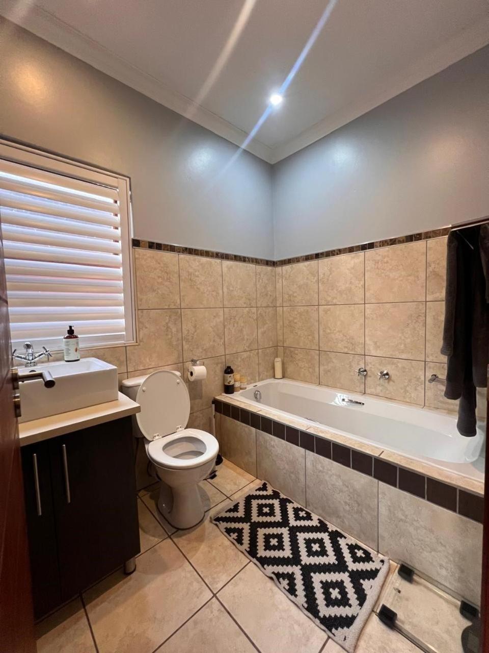 Three-Bedroom Premium Apartment with Balcony photo 3