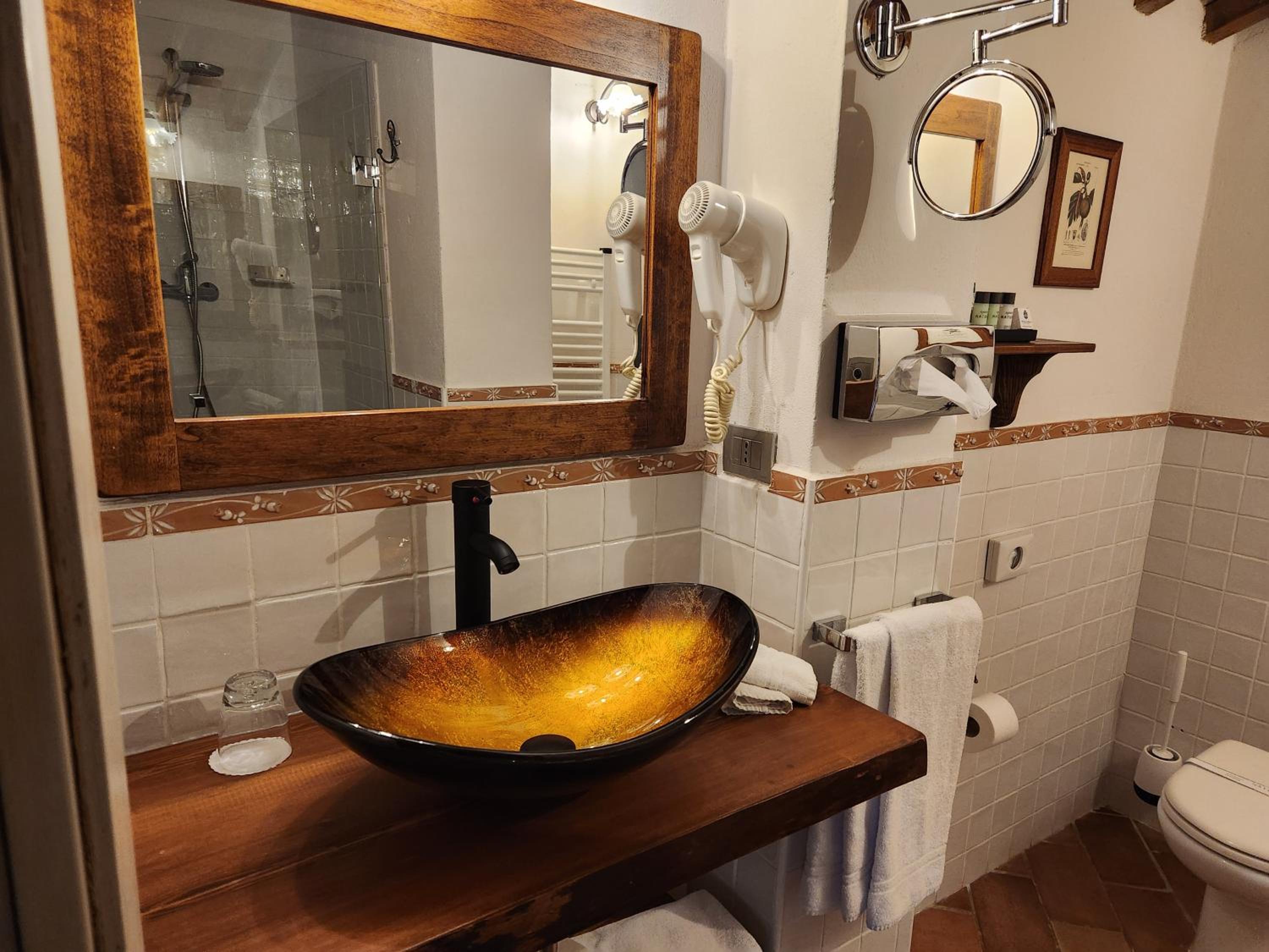 King Suite - Photo 3