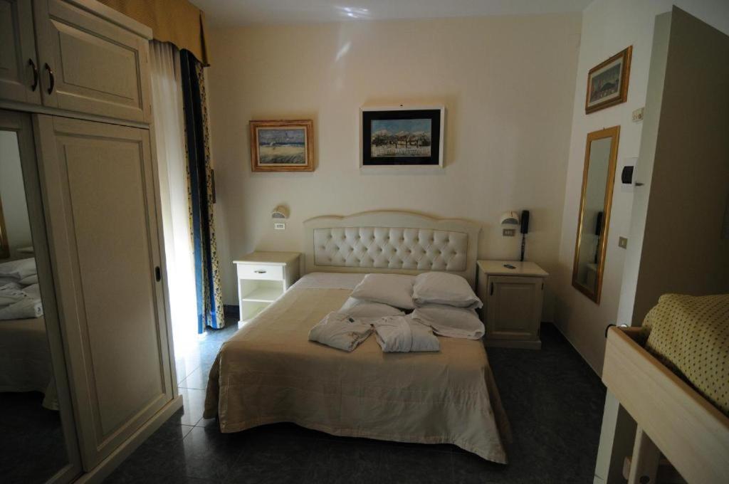 Quadruple Room With Private Bathroom