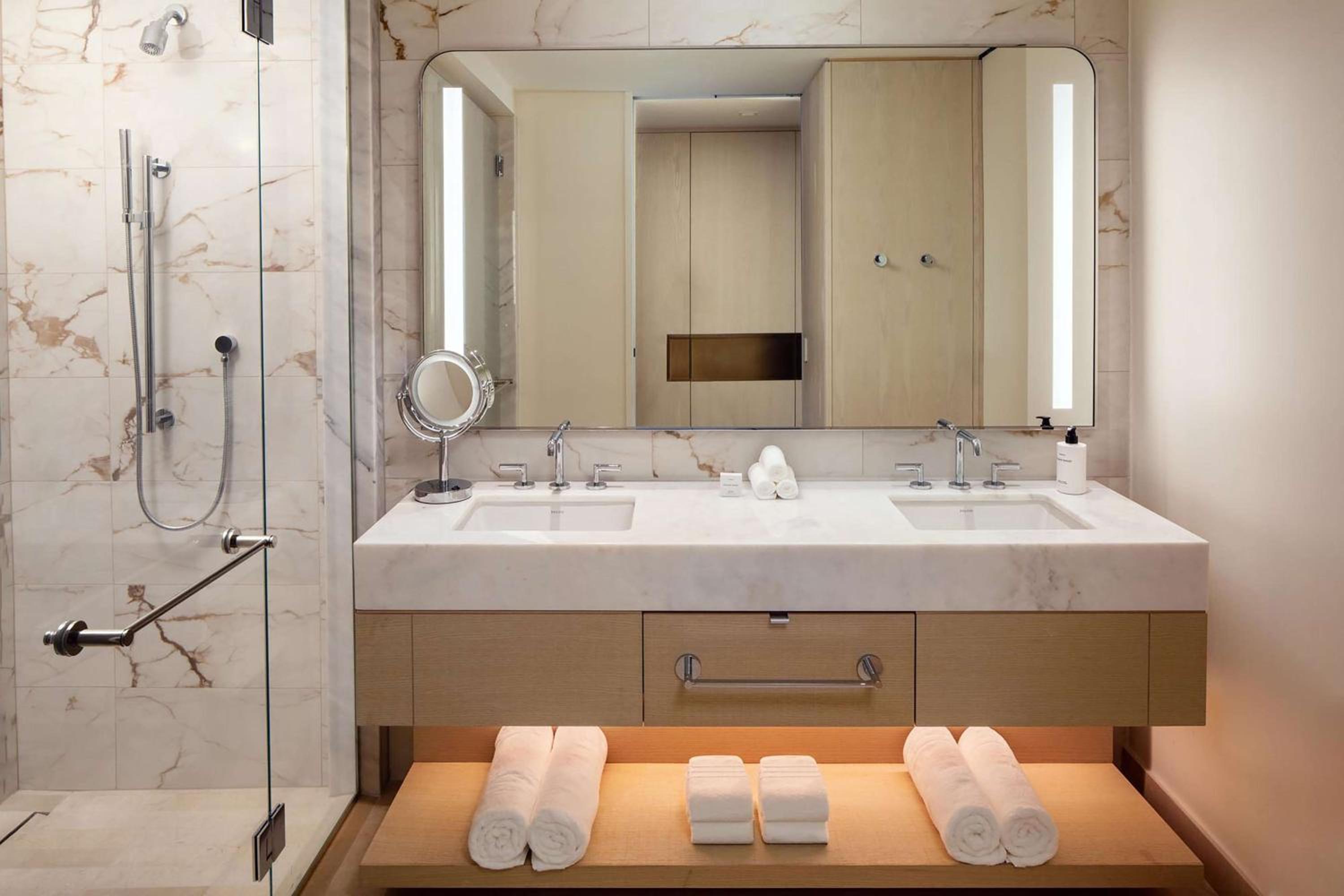 Three-Bedroom Suite with Two King Beds and Two Queen Beds
