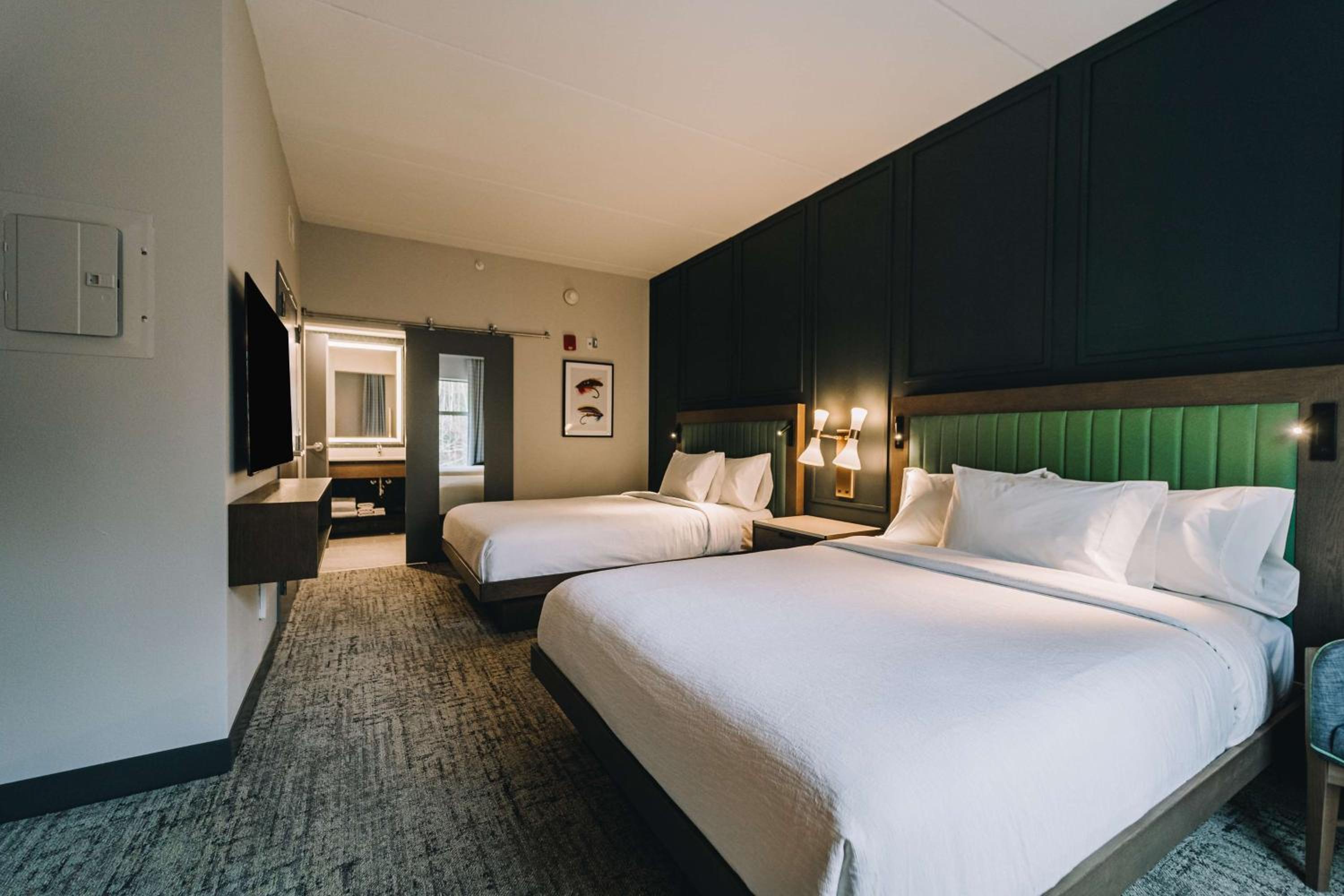 Two-Room Queen Suite with Two Queen Beds - Photo 1