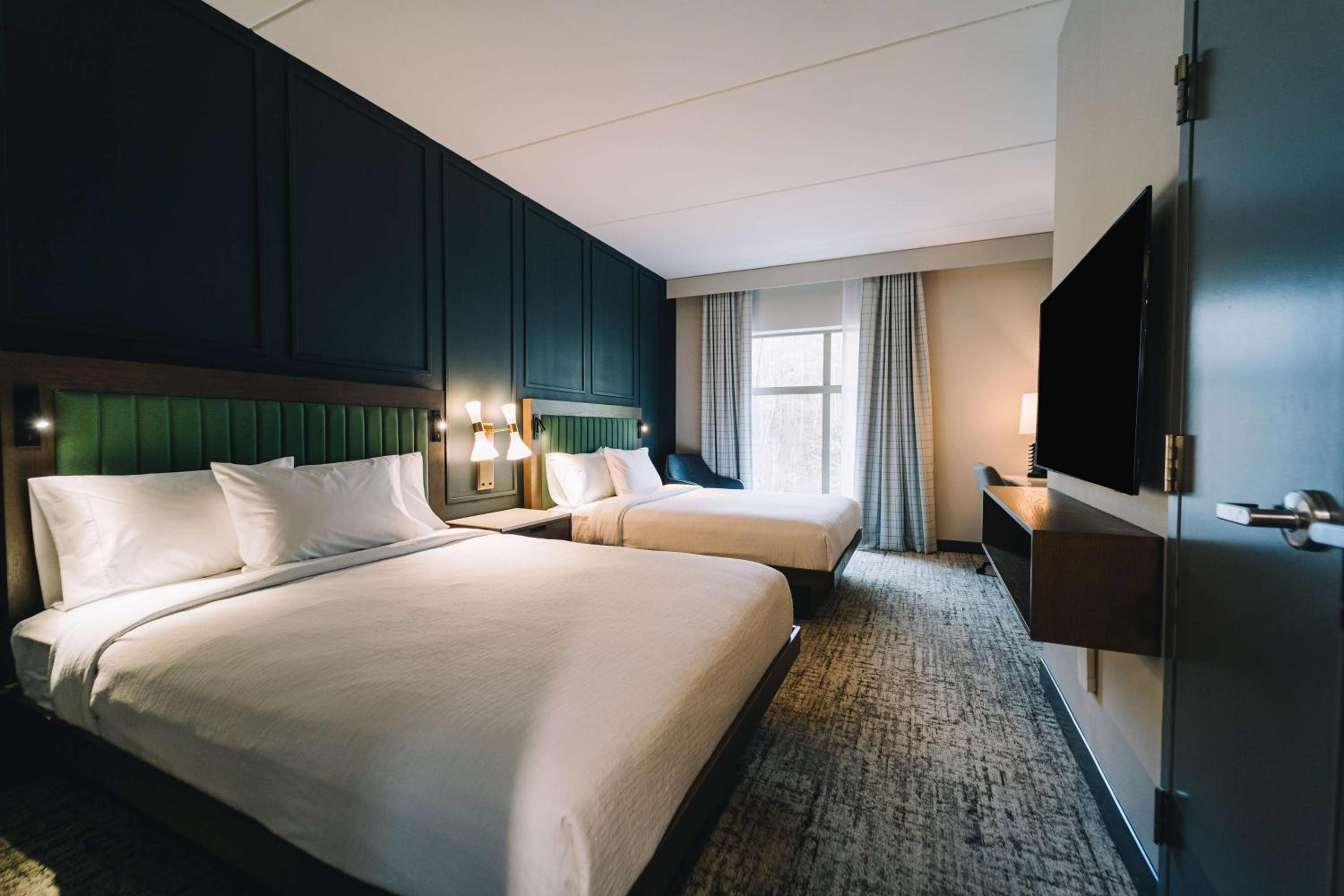 Two-Room Queen Suite with Two Queen Beds - Photo 7