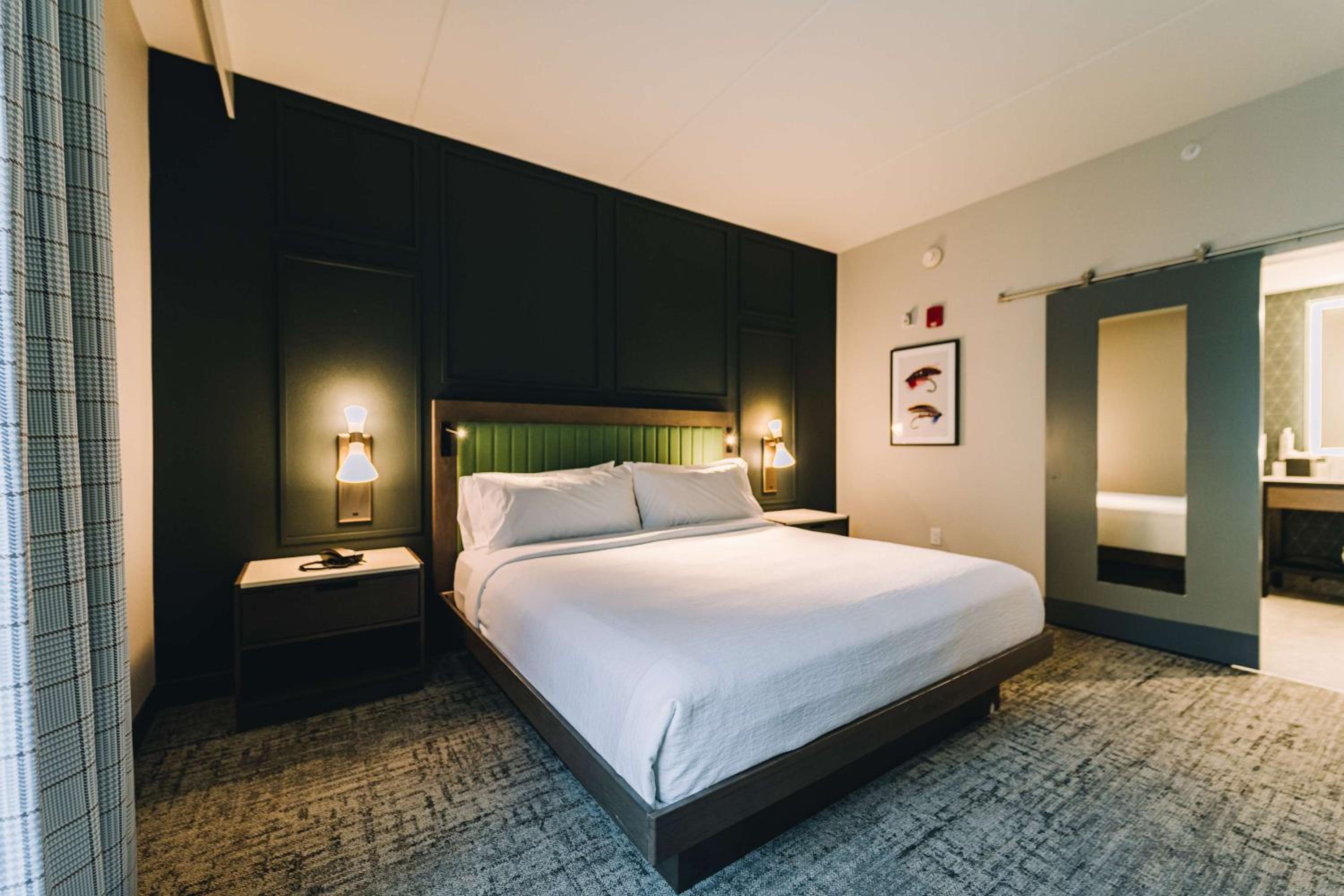 Two-Room King Suite - Photo 8