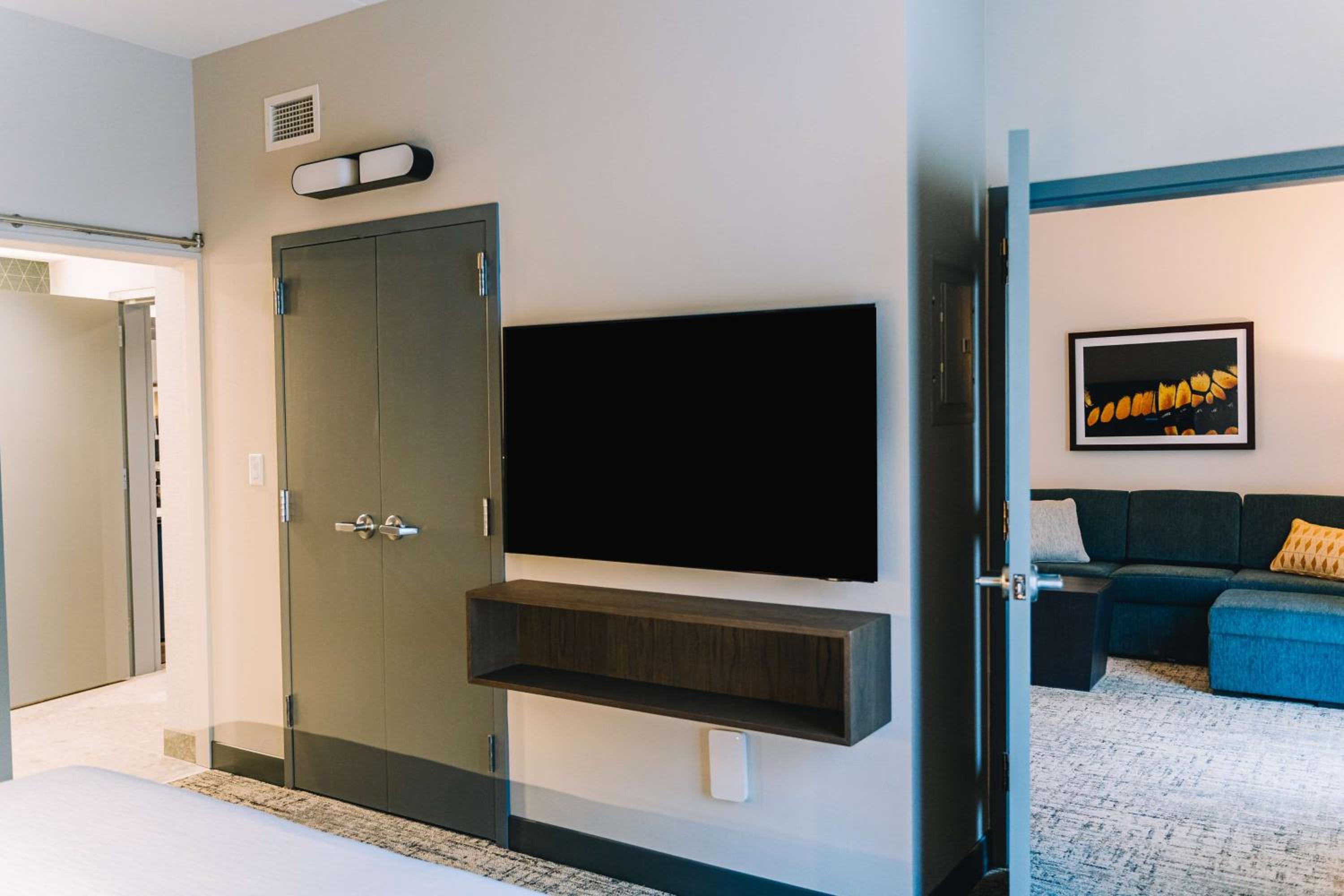Two-Room King Suite - Photo 10