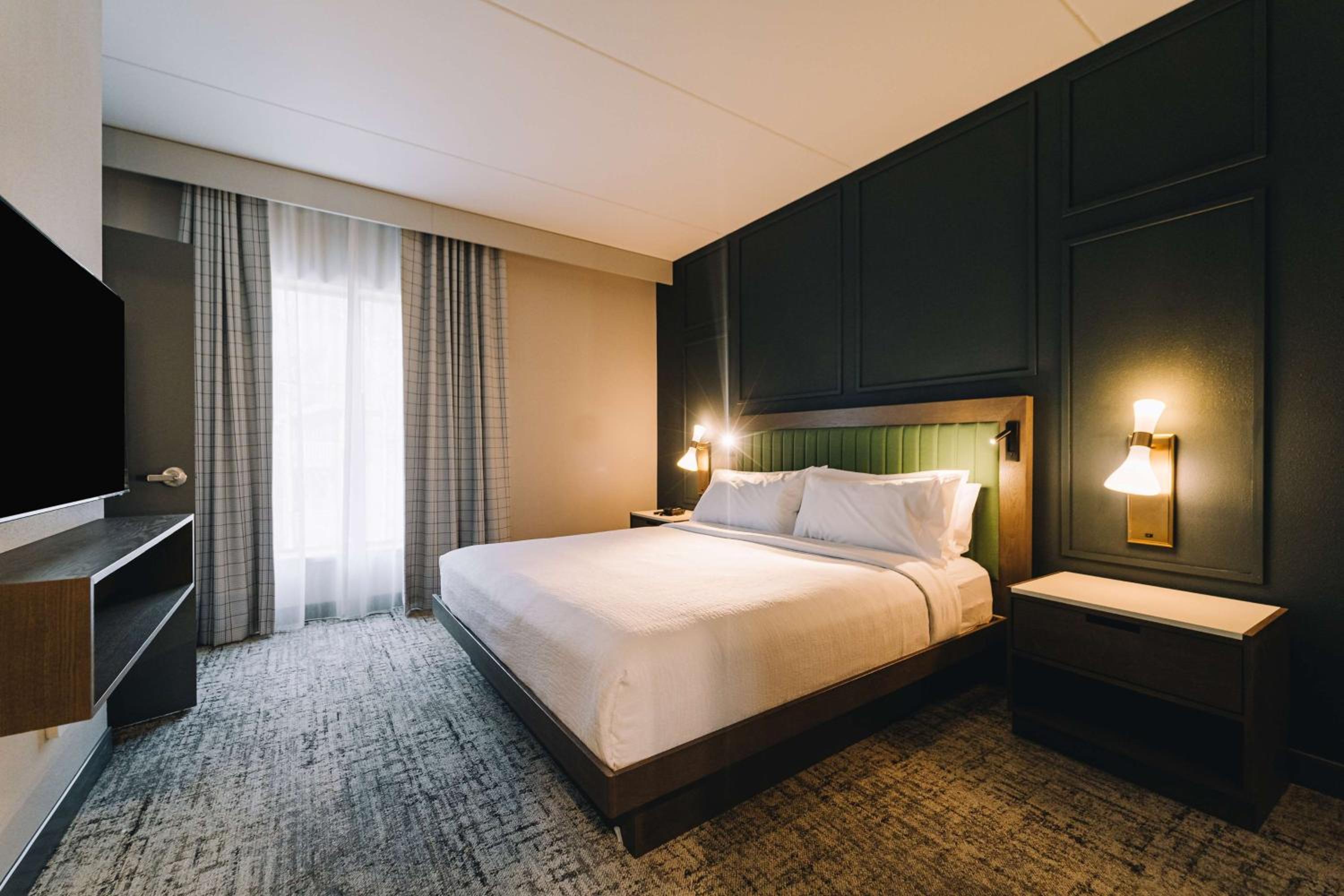 Two-Room King Suite - Photo 11