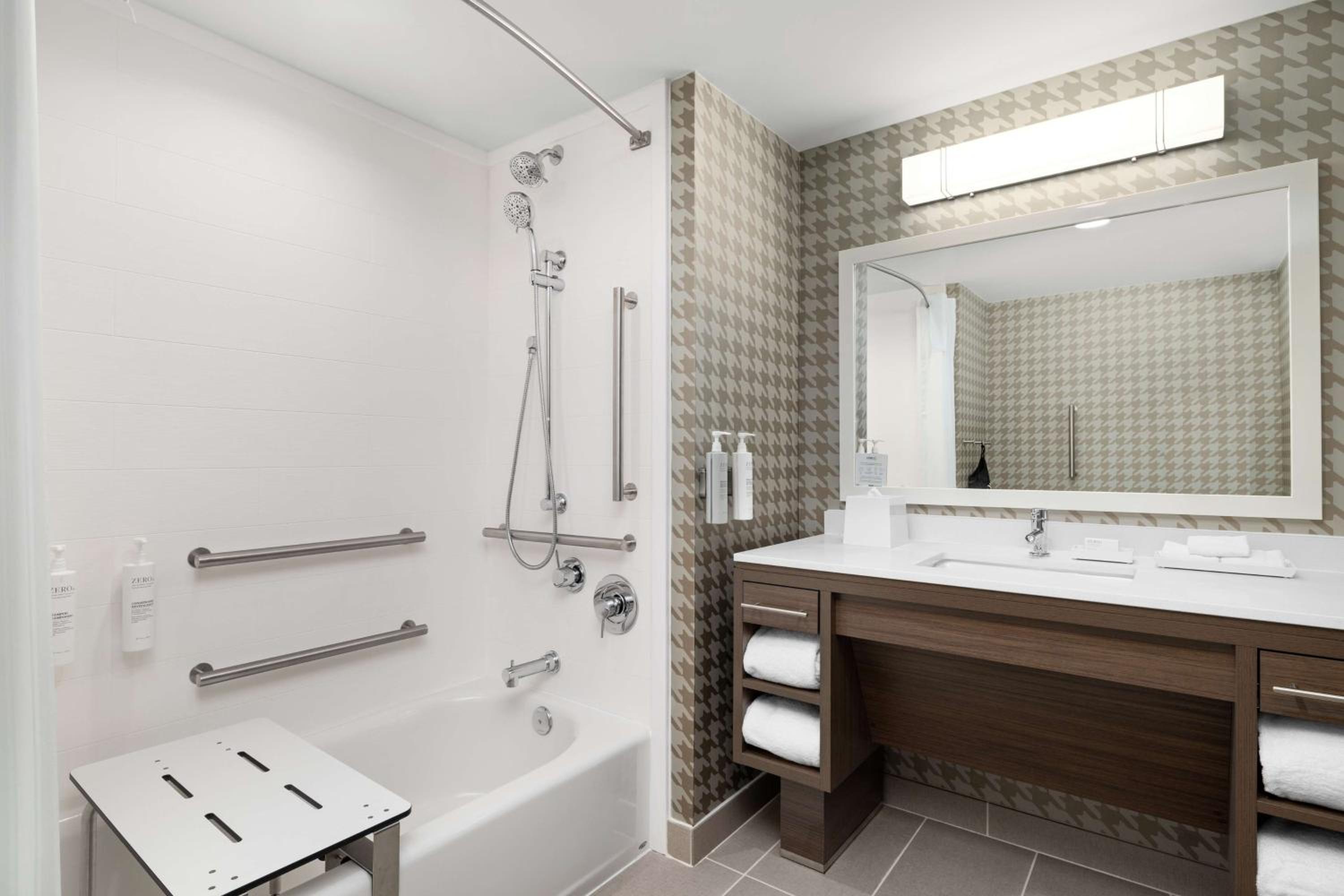 Studio Suite with Two Queen Beds and Tub - Mobility Access - Photo 4