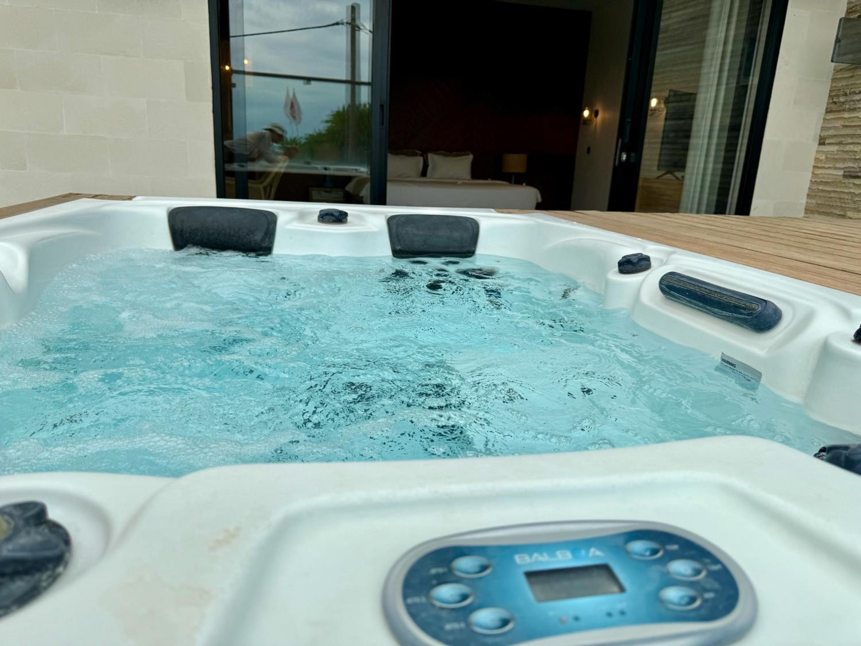 Jacuzzi Villa - Photo 12