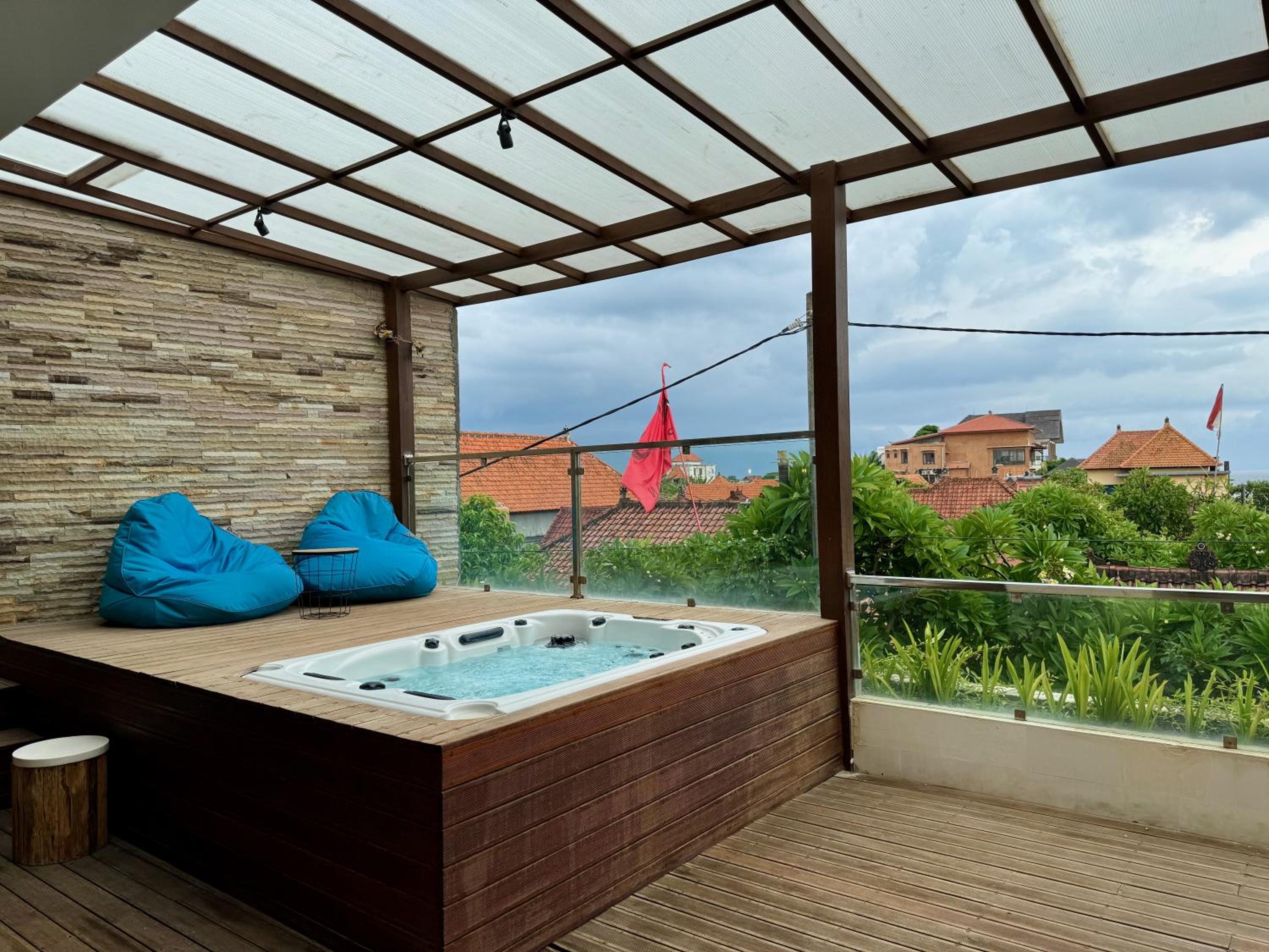 Jacuzzi Villa - Photo 13