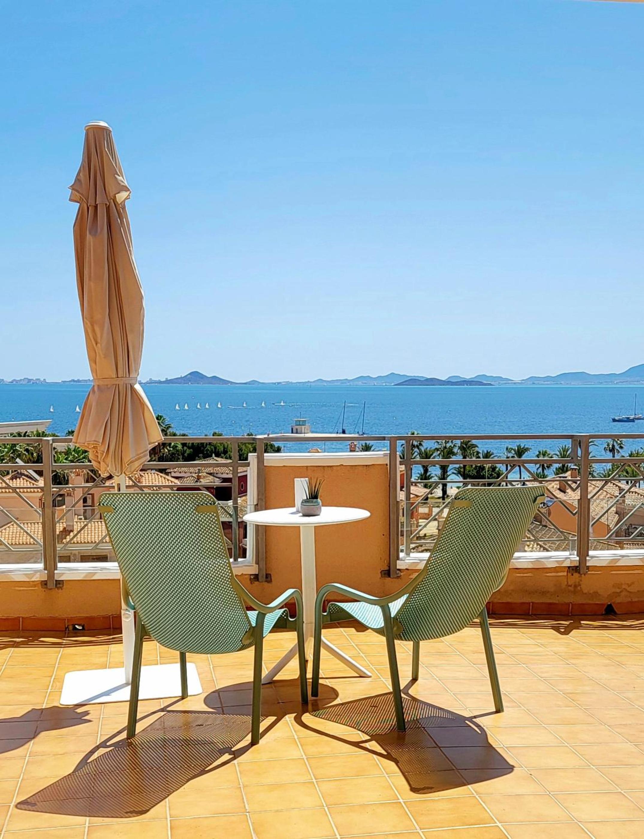 Habitación Doble Deluxe con Balcón y Vista al Mar