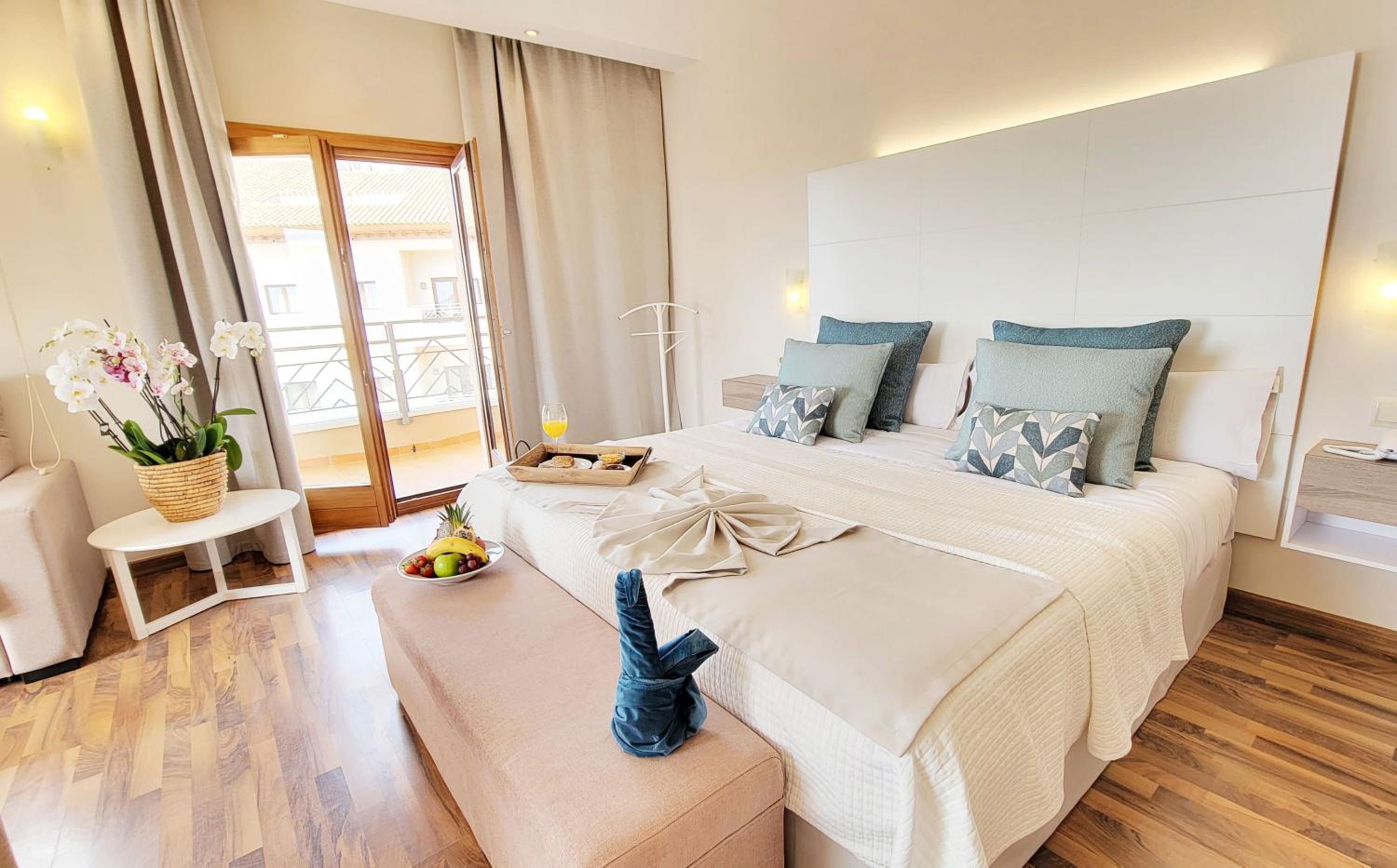 Habitación Doble Deluxe con Balcón y Vista al Mar