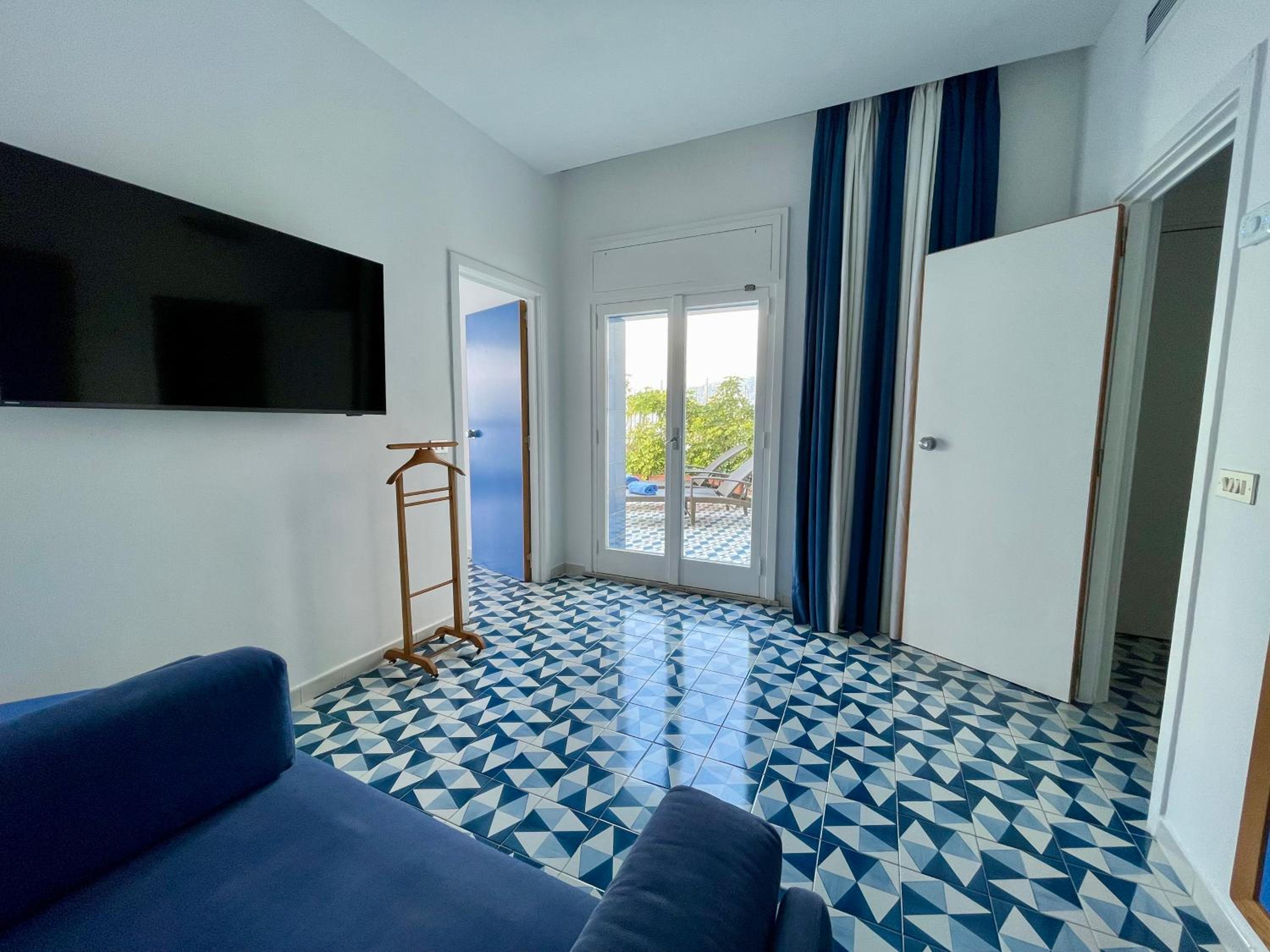 Junior Suite with Sea View - Photo 6