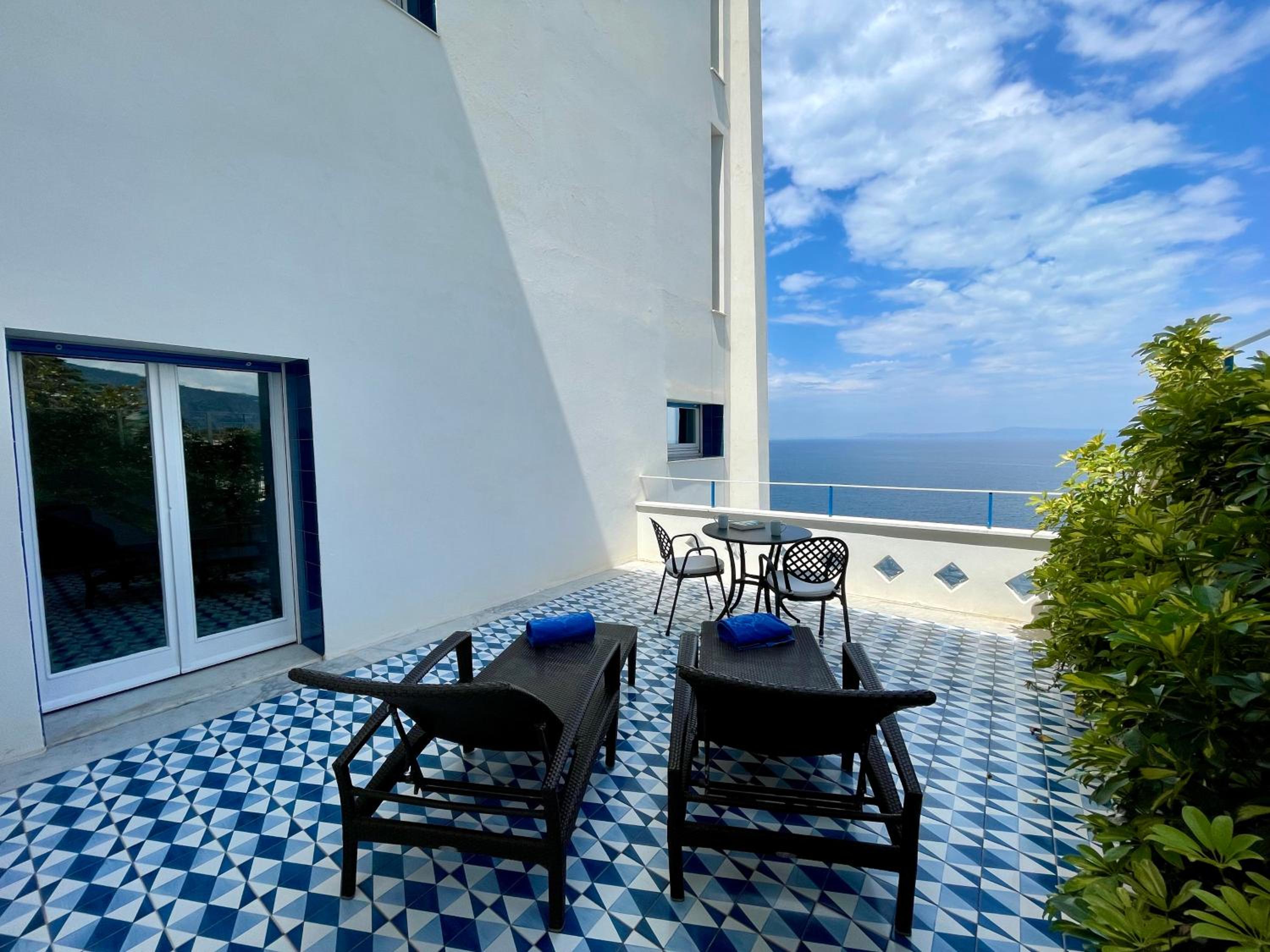 Junior Suite with Sea View - Photo 5
