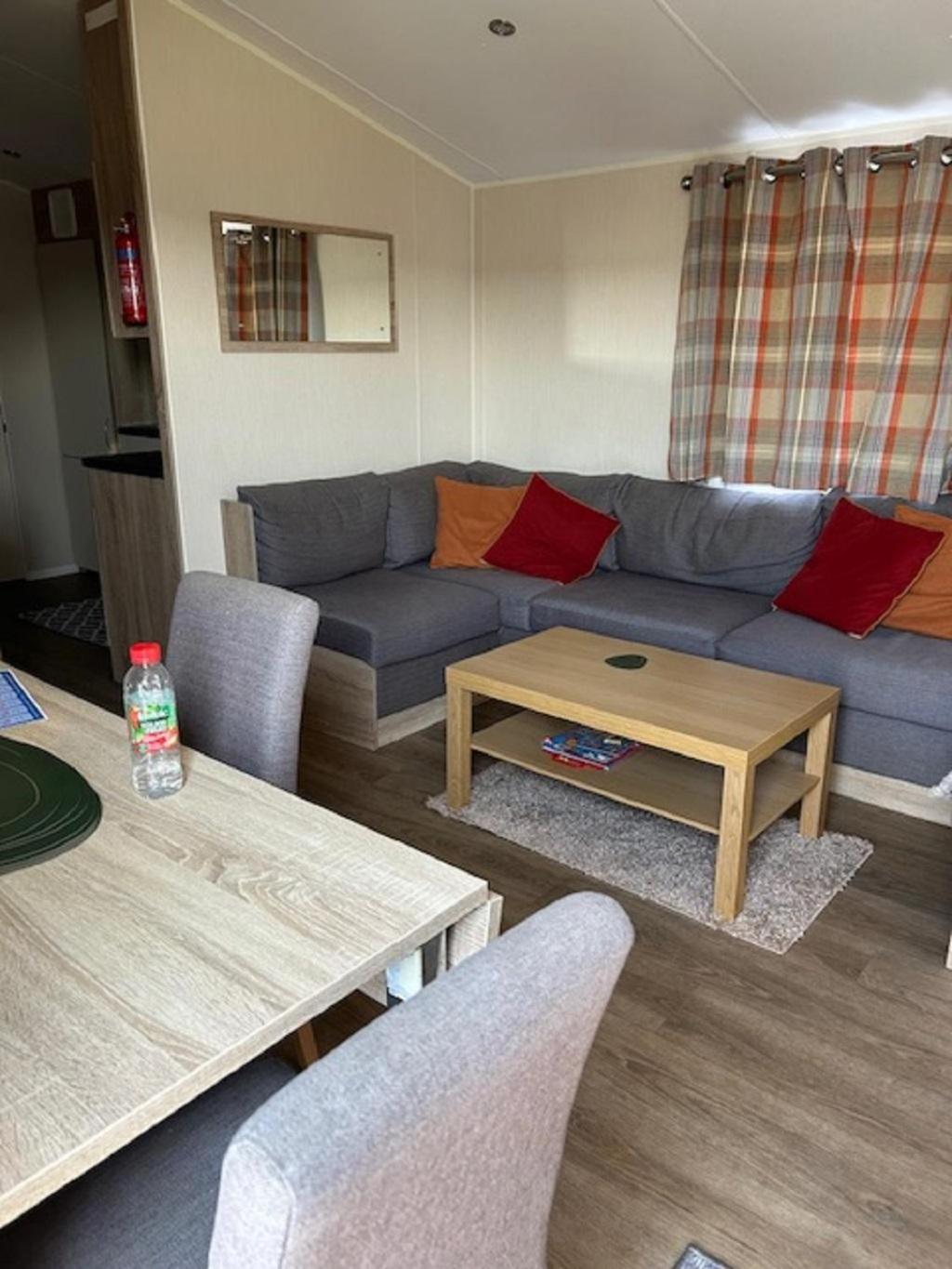 Mobile Home photo 1
