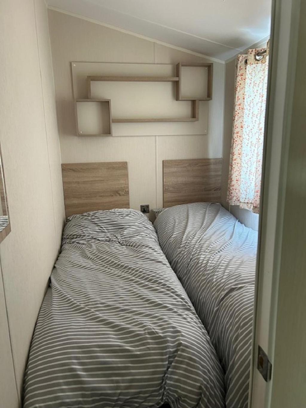 Mobile Home photo 3