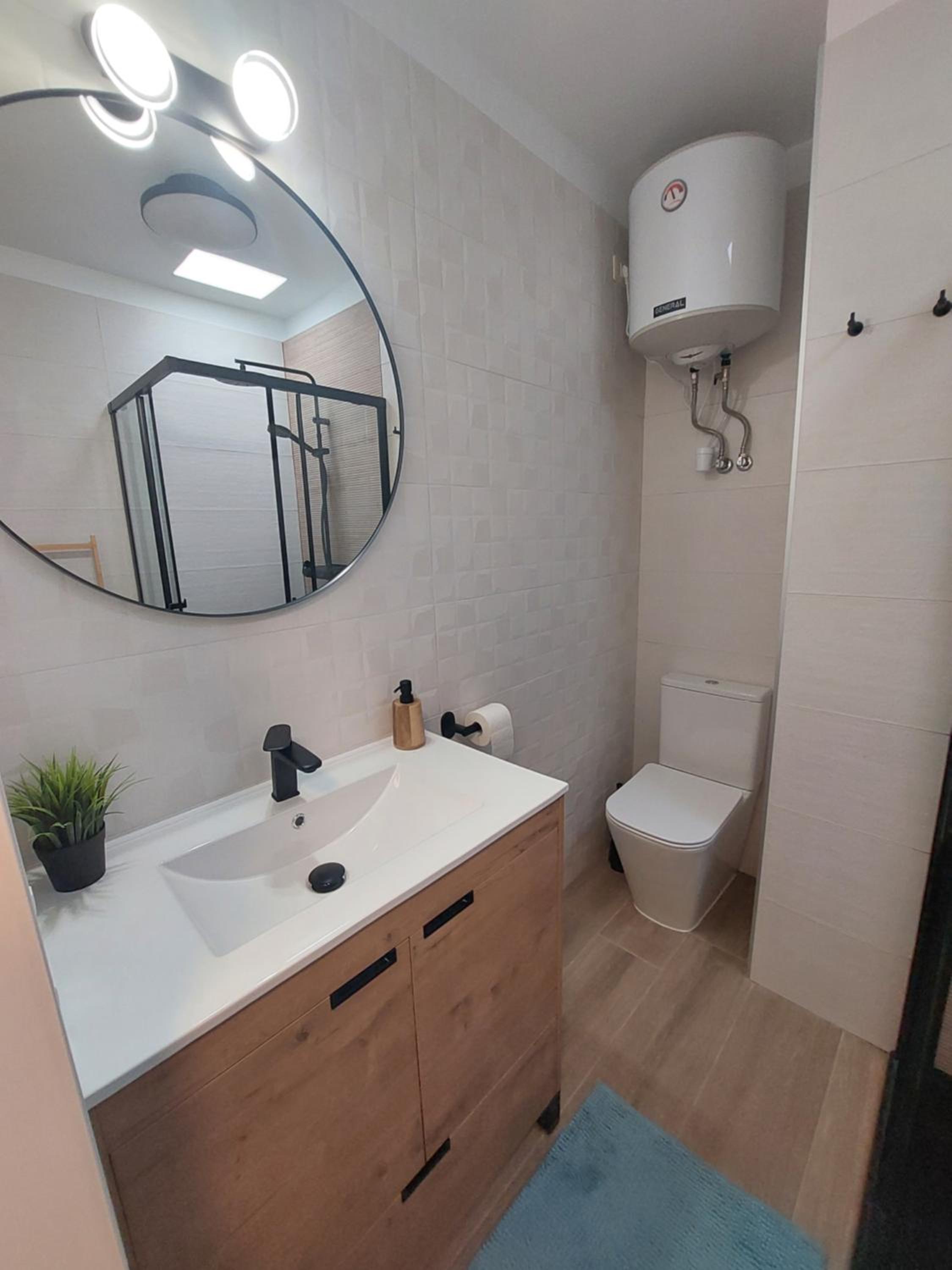 One-Bedroom Apartment photo 2