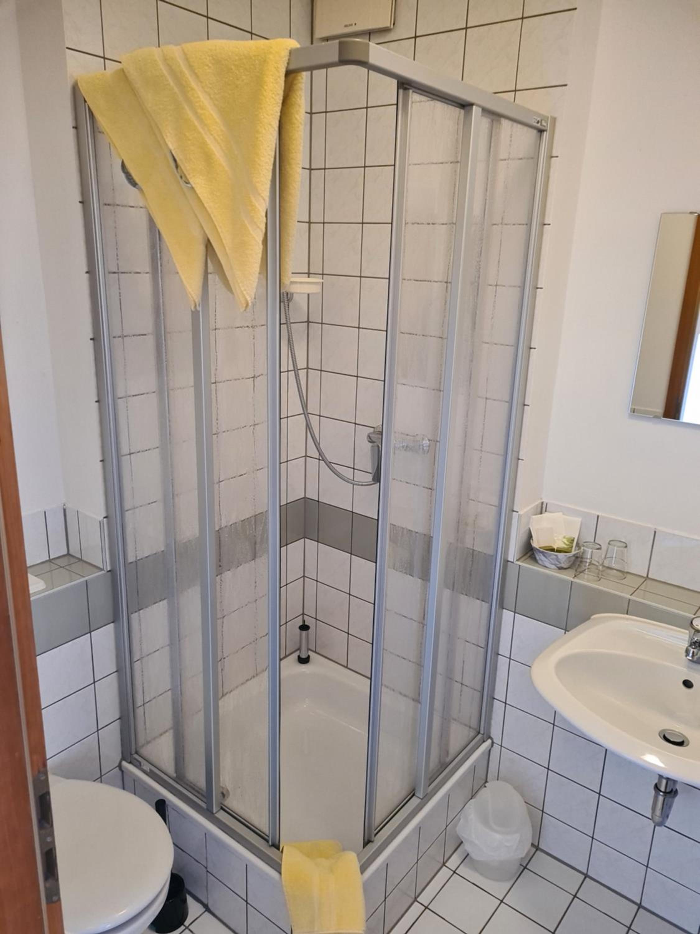 Standard Single Room with Shower photo 3