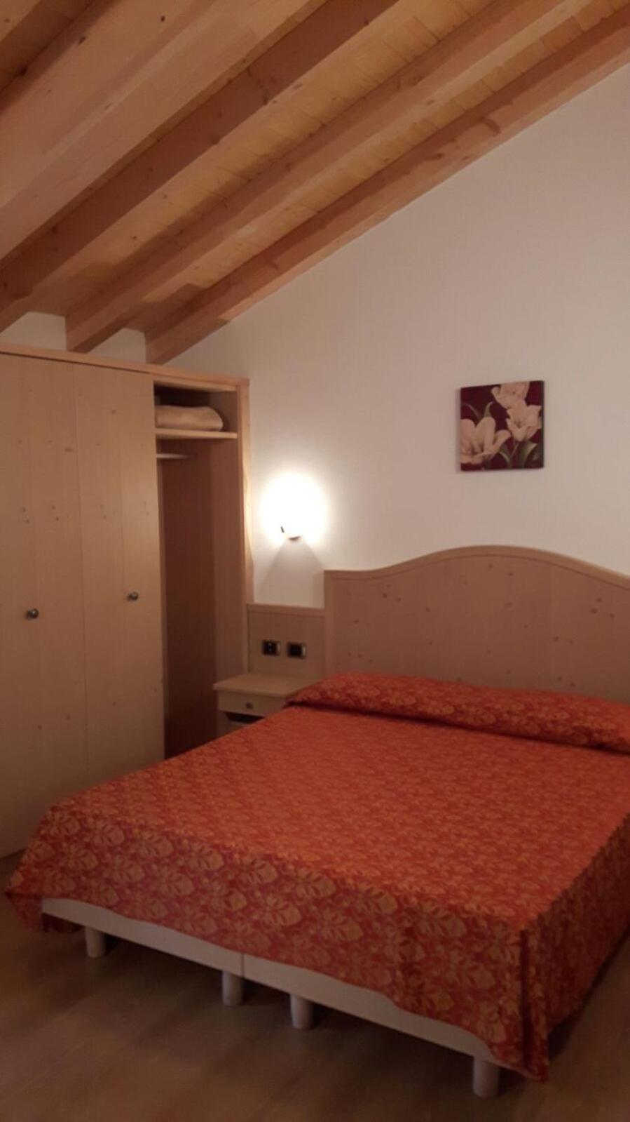Large Double or Twin Room