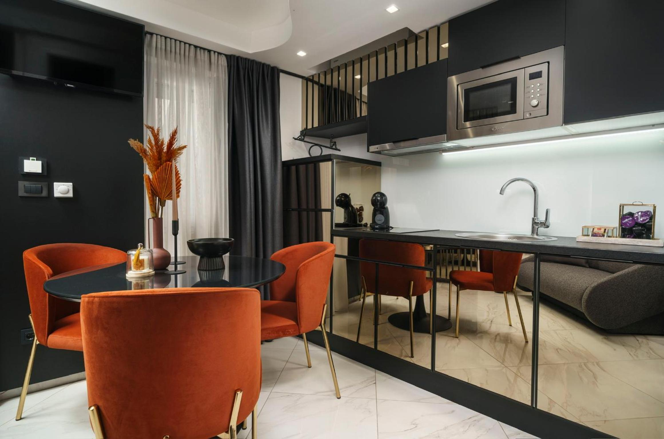 One-Bedroom Apartment - Photo 4
