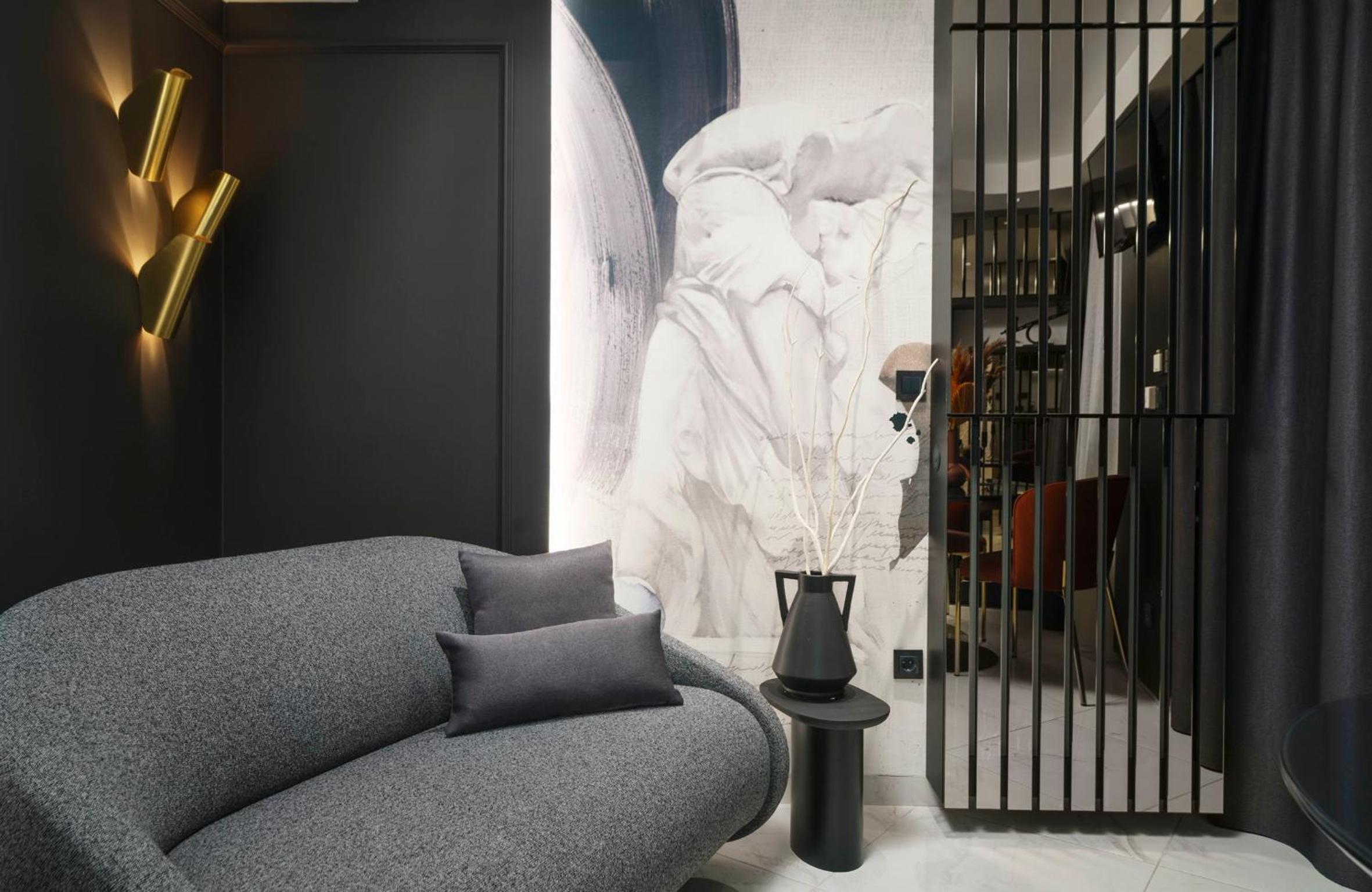 One-Bedroom Apartment - Photo 6