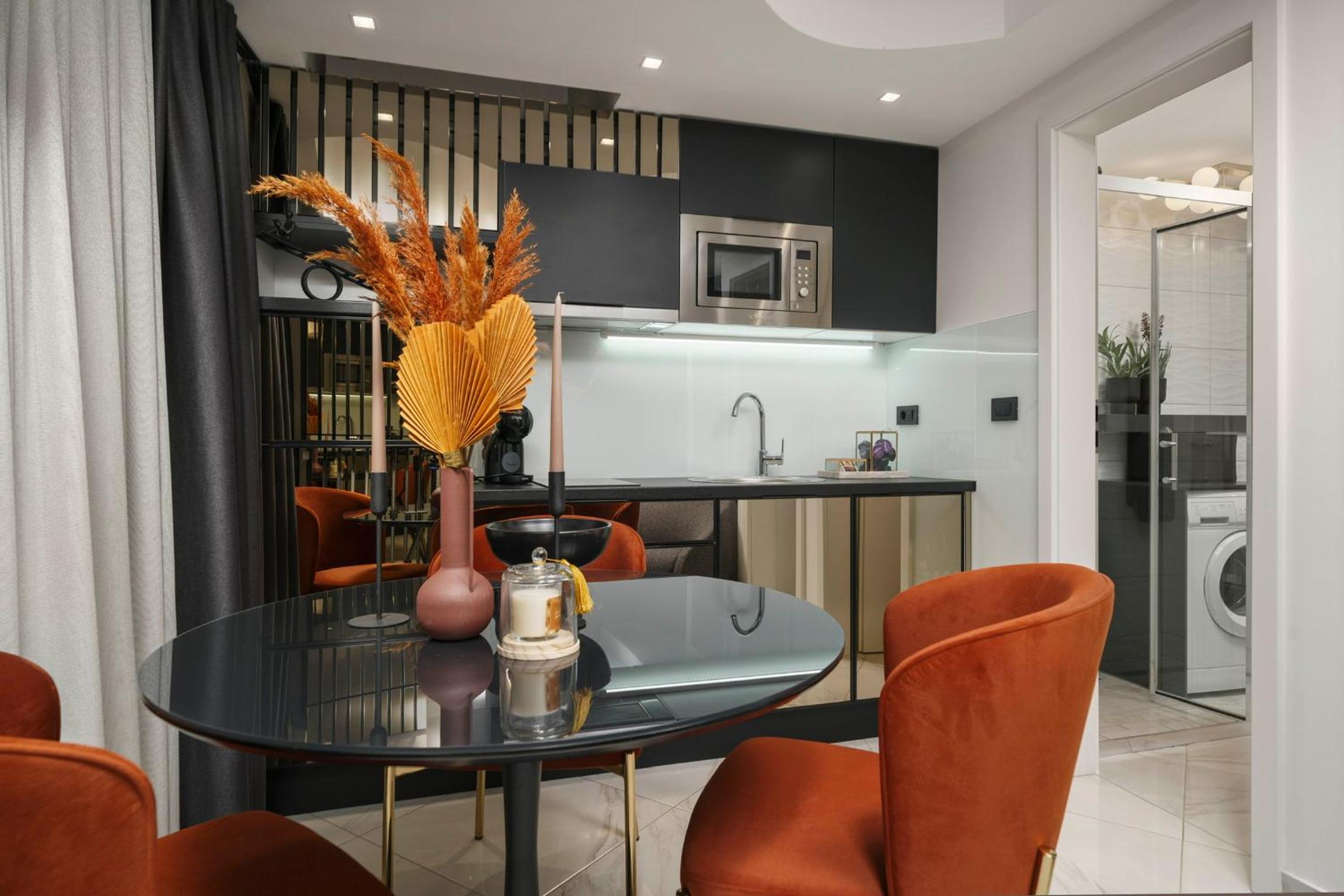 One-Bedroom Apartment - Photo 3