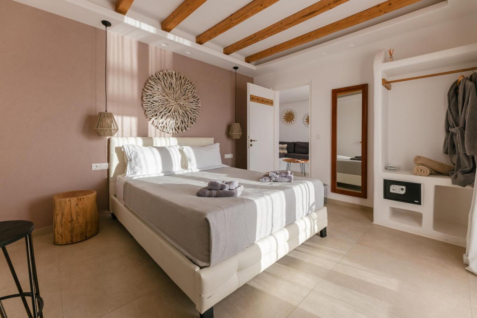 Grand Suite with Private Outdoor Hot Tub, Hammam & Sea View