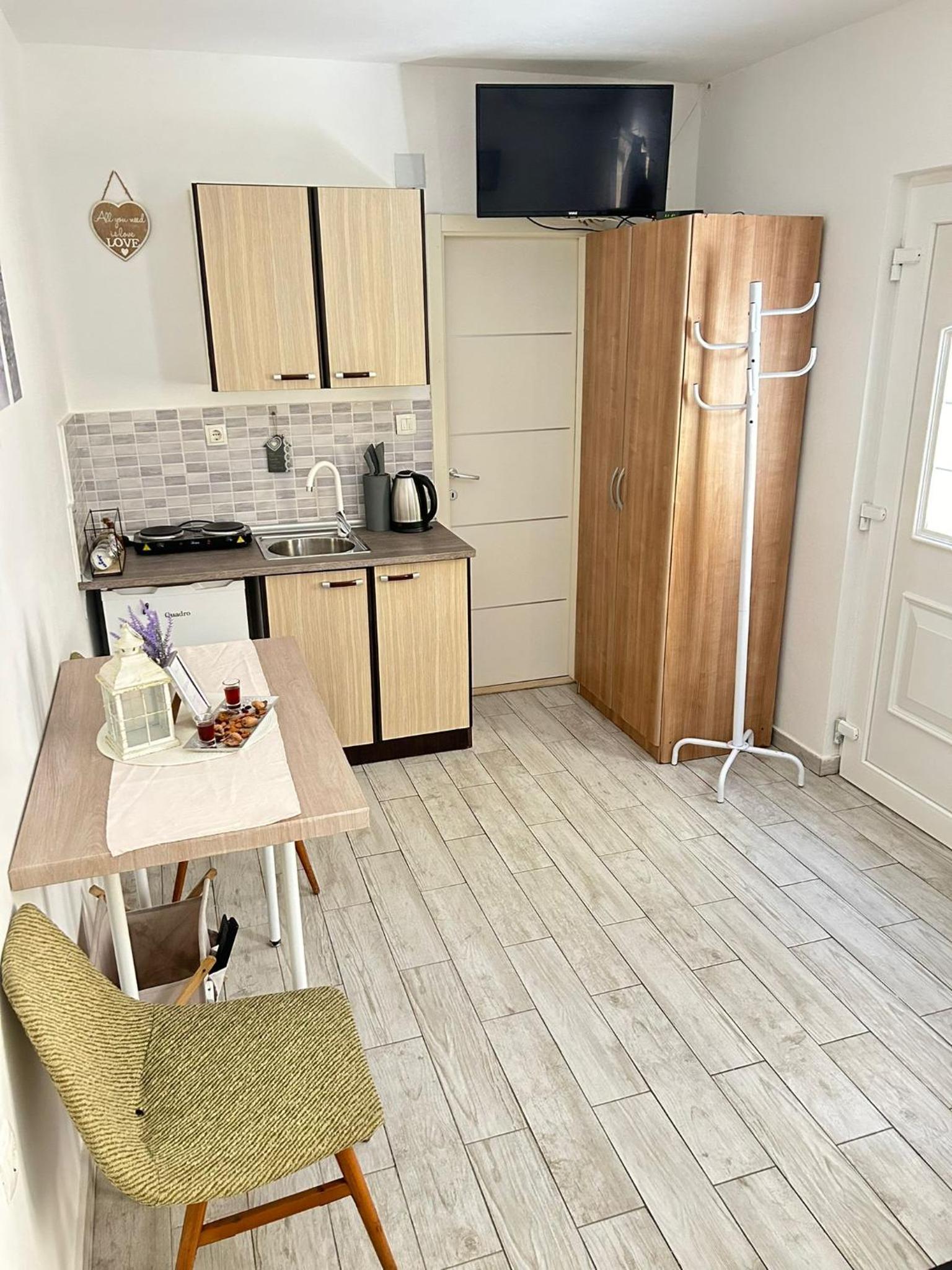 Studio Apartment - Photo 5