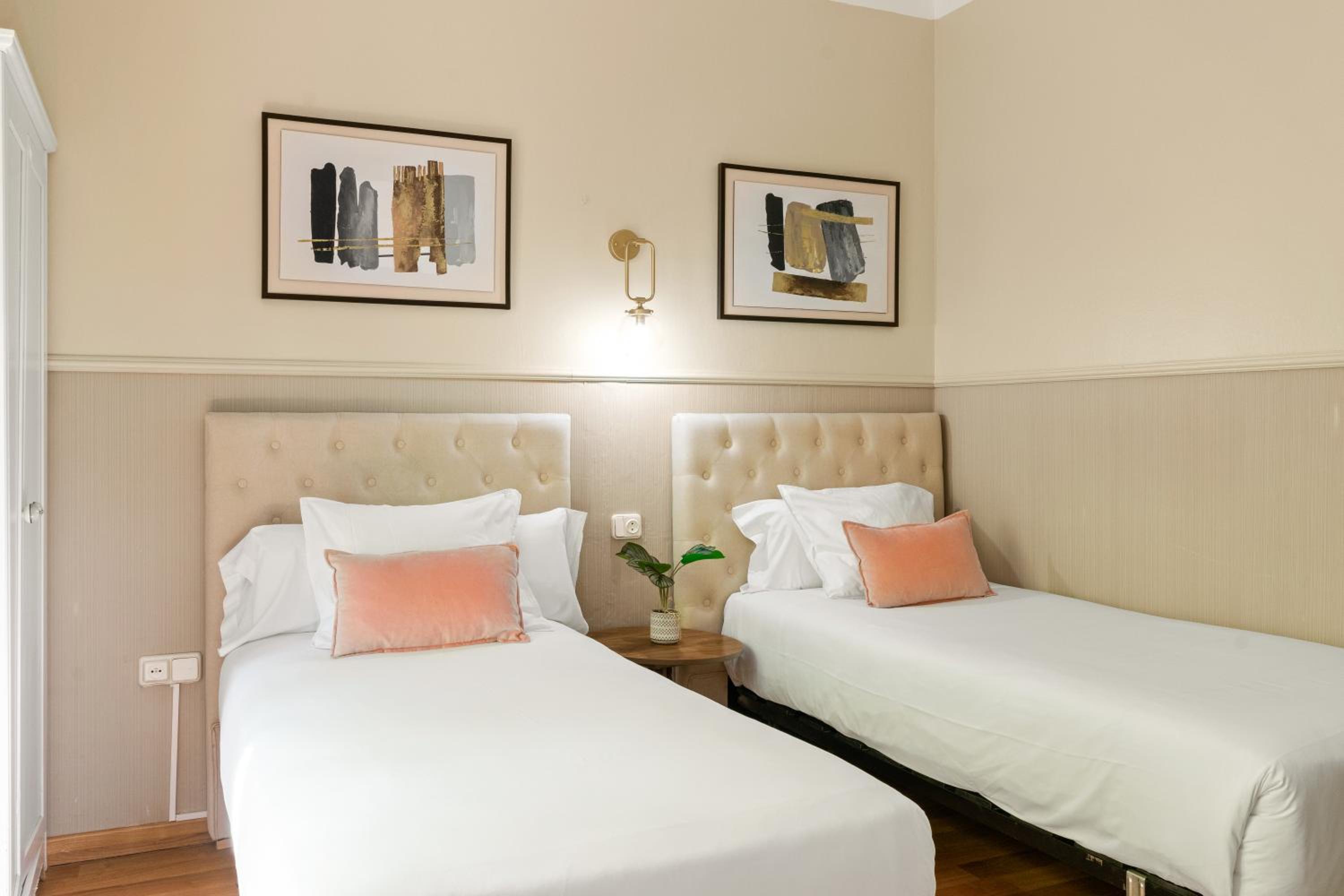 Apartamento de cuatro habitaciones con balcón