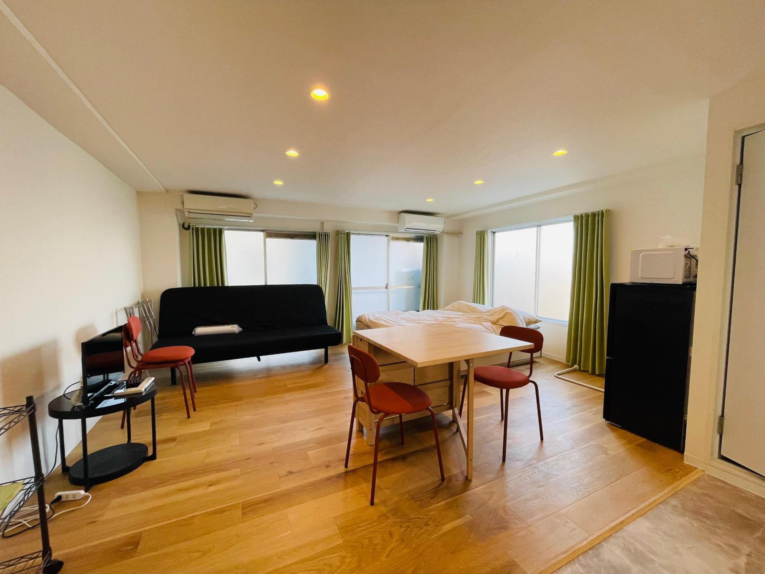 One-Bedroom Apartment photo 1