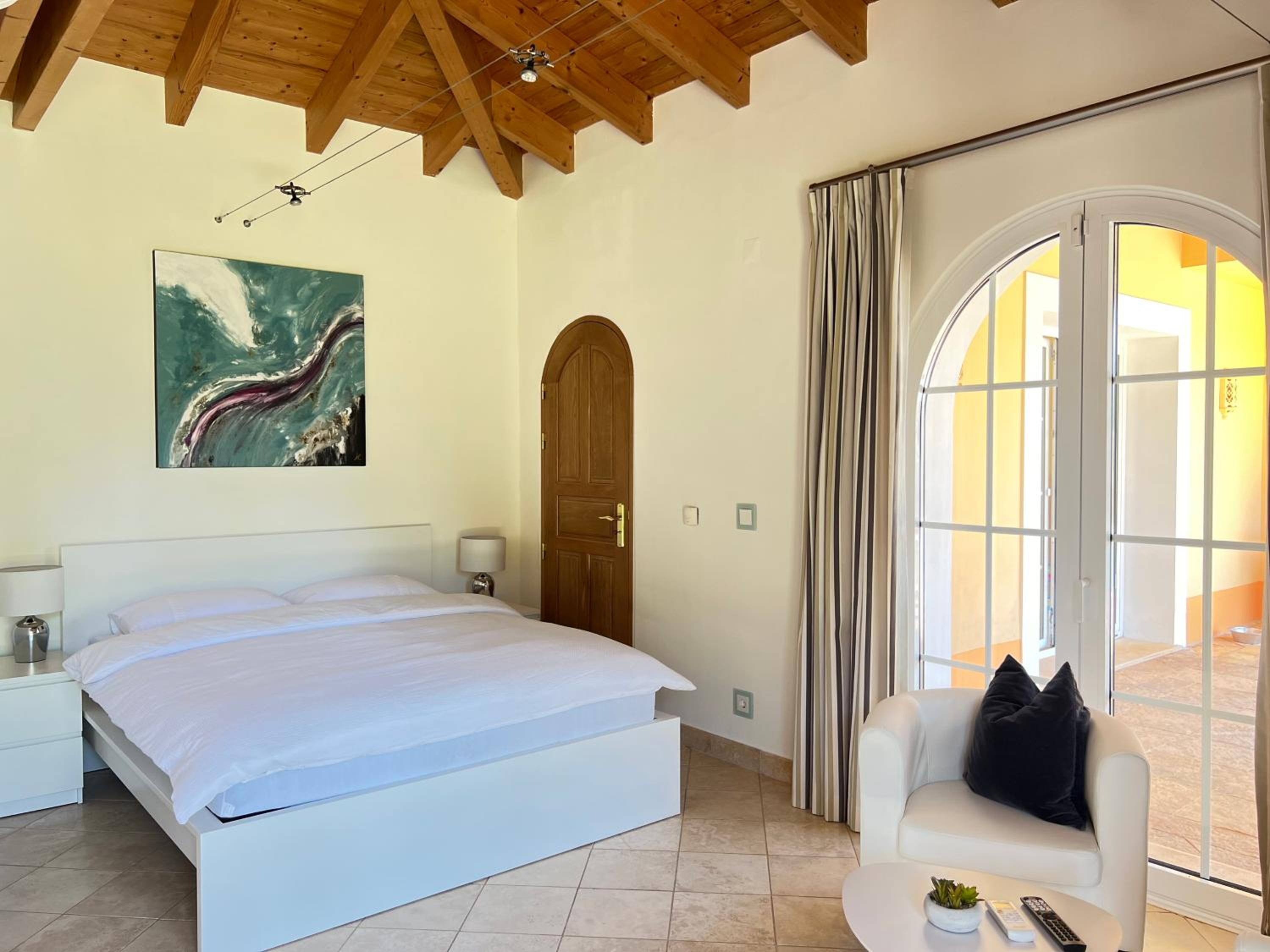 Junior Suite with Pool View photo 1