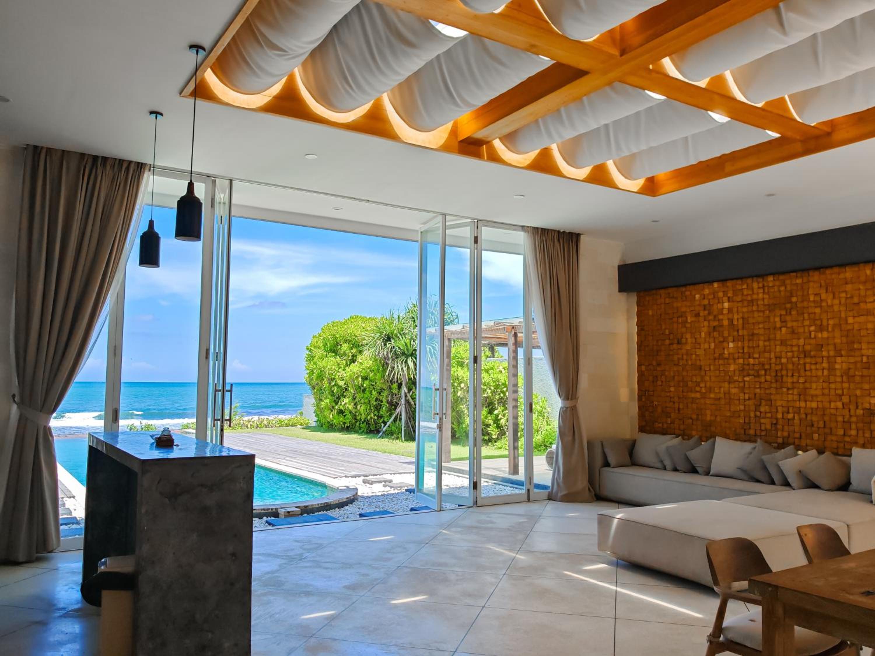 Villa Beach Front Sahadewa - Photo 1