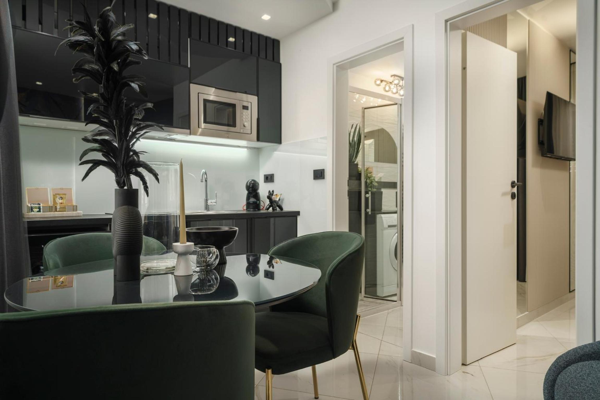 One-Bedroom Apartment with Terrace - Photo 3