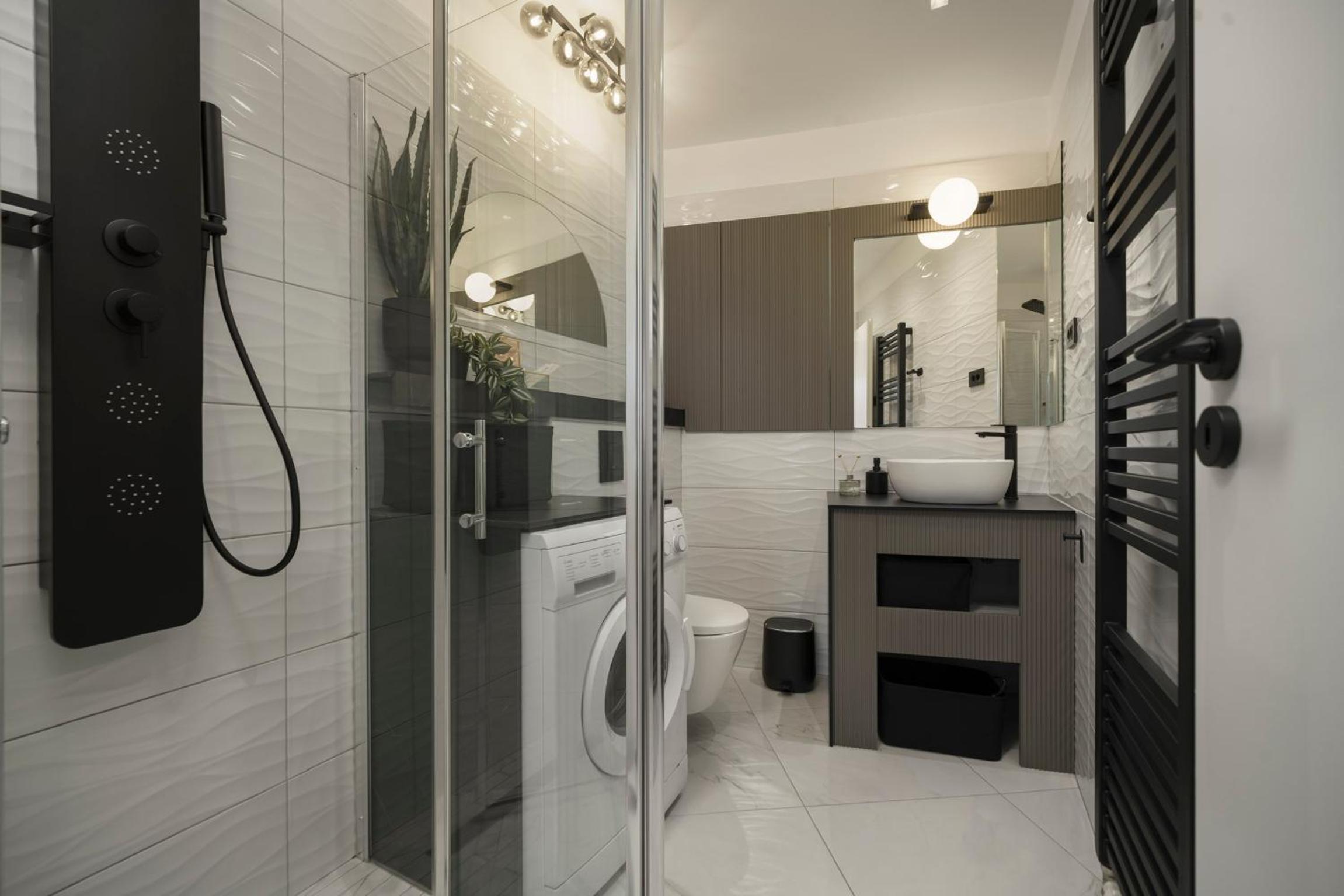 One-Bedroom Apartment with Terrace - Photo 13