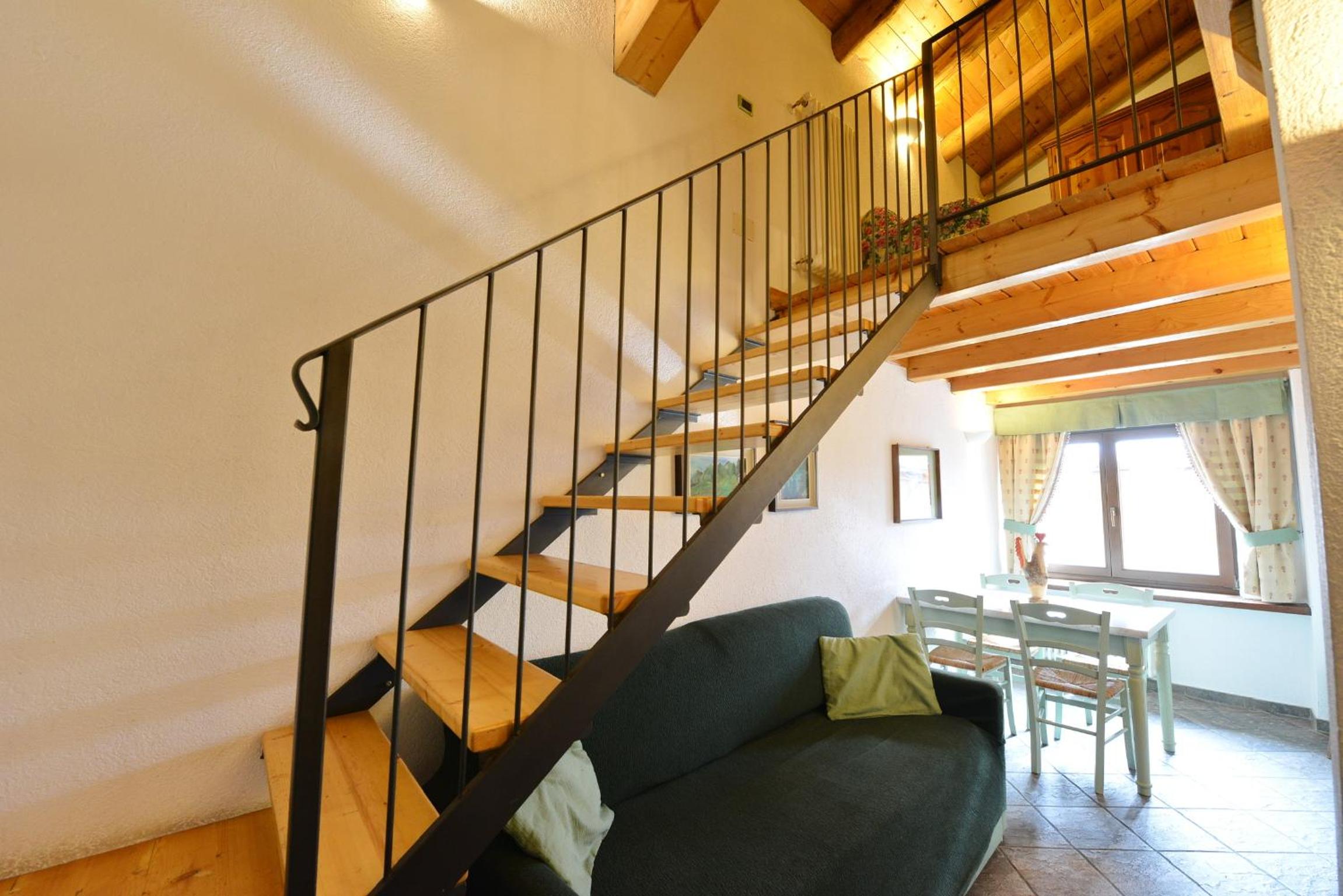 One-Bedroom Apartment - Split Level photo 3