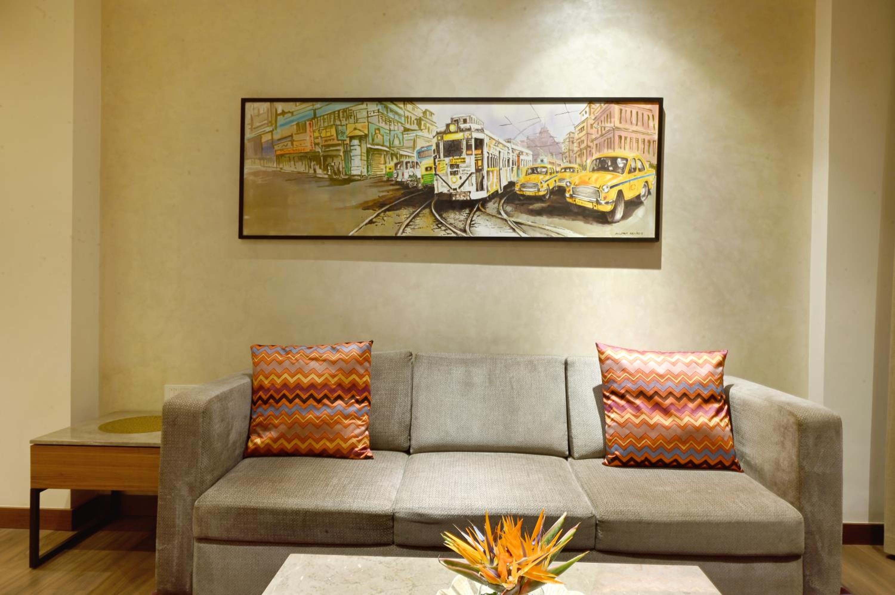 Deluxe Suite city view king bed with one way airport transfer photo 2