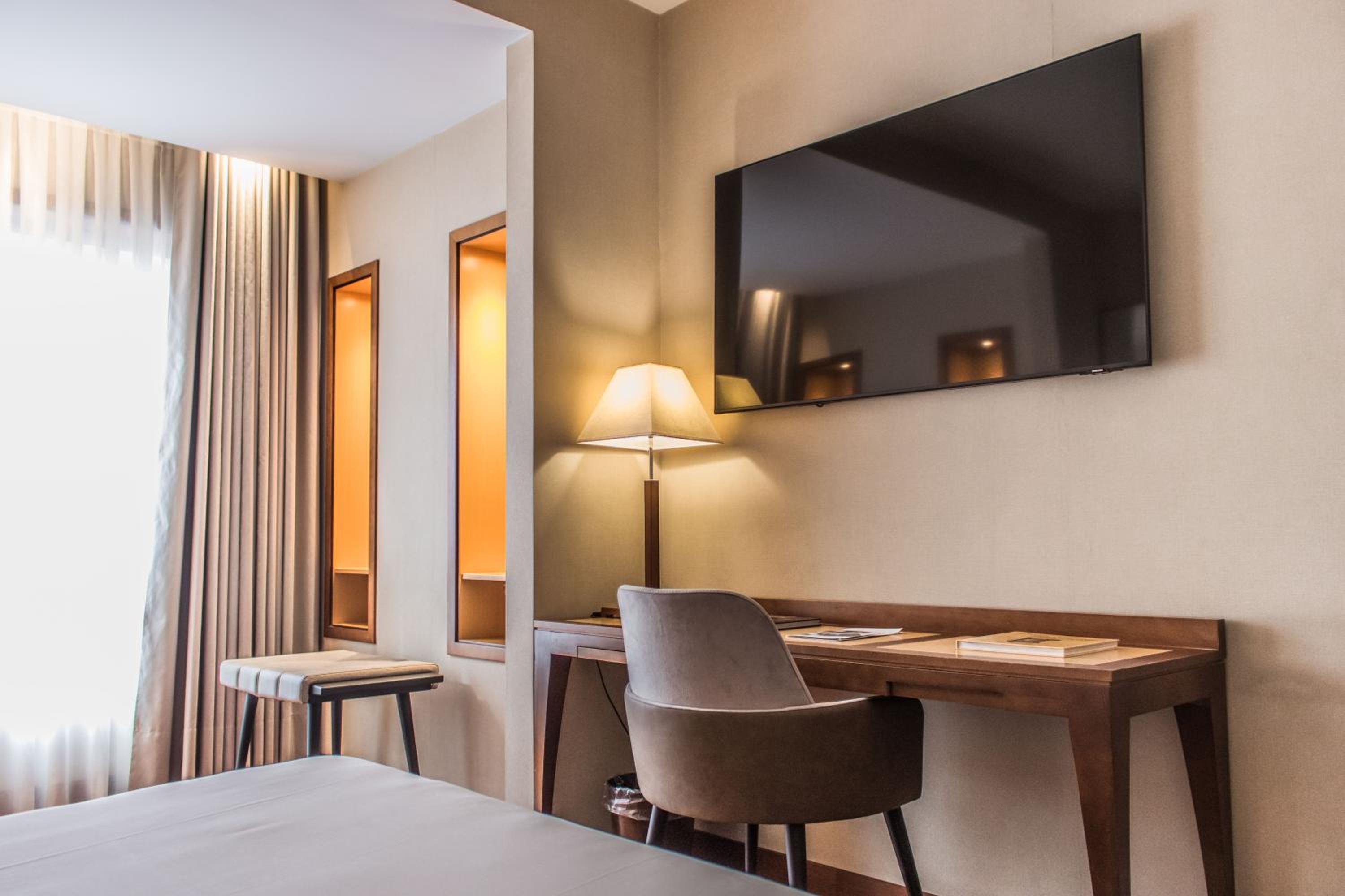 Double or Twin Room (1-2 Adults) - Photo 2