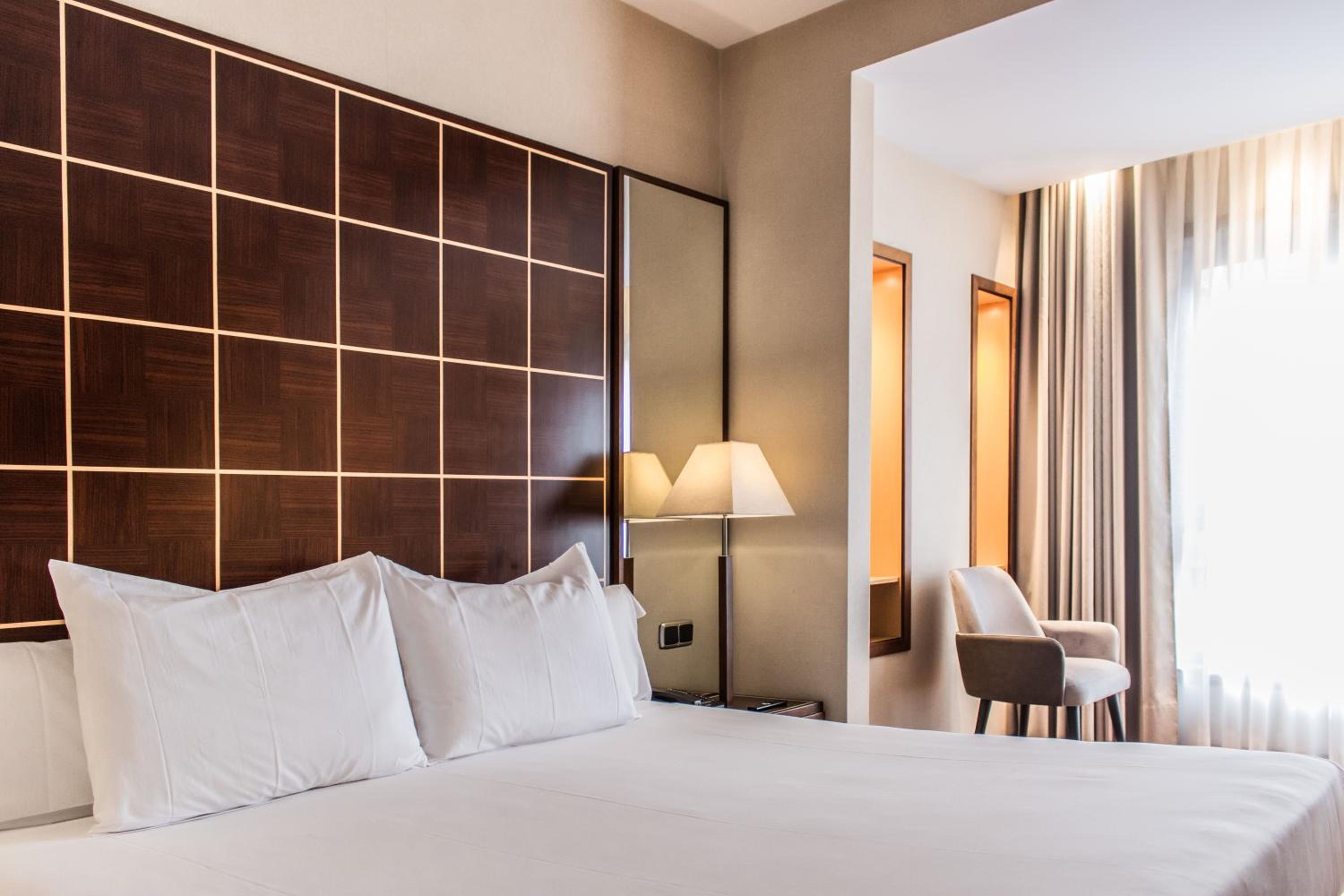 Double or Twin Room (1-2 Adults) - Photo 1