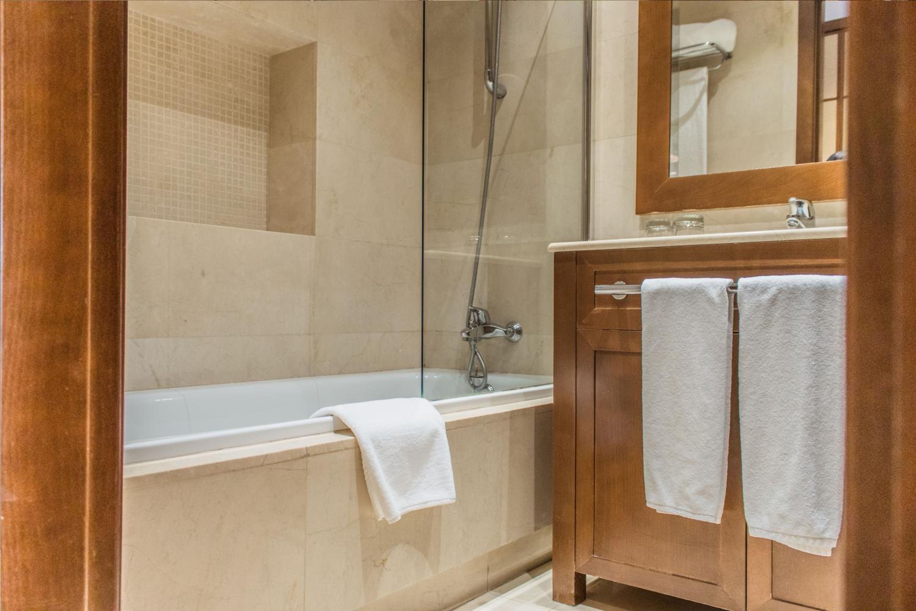 Double or Twin Room (1-2 Adults) - Photo 6