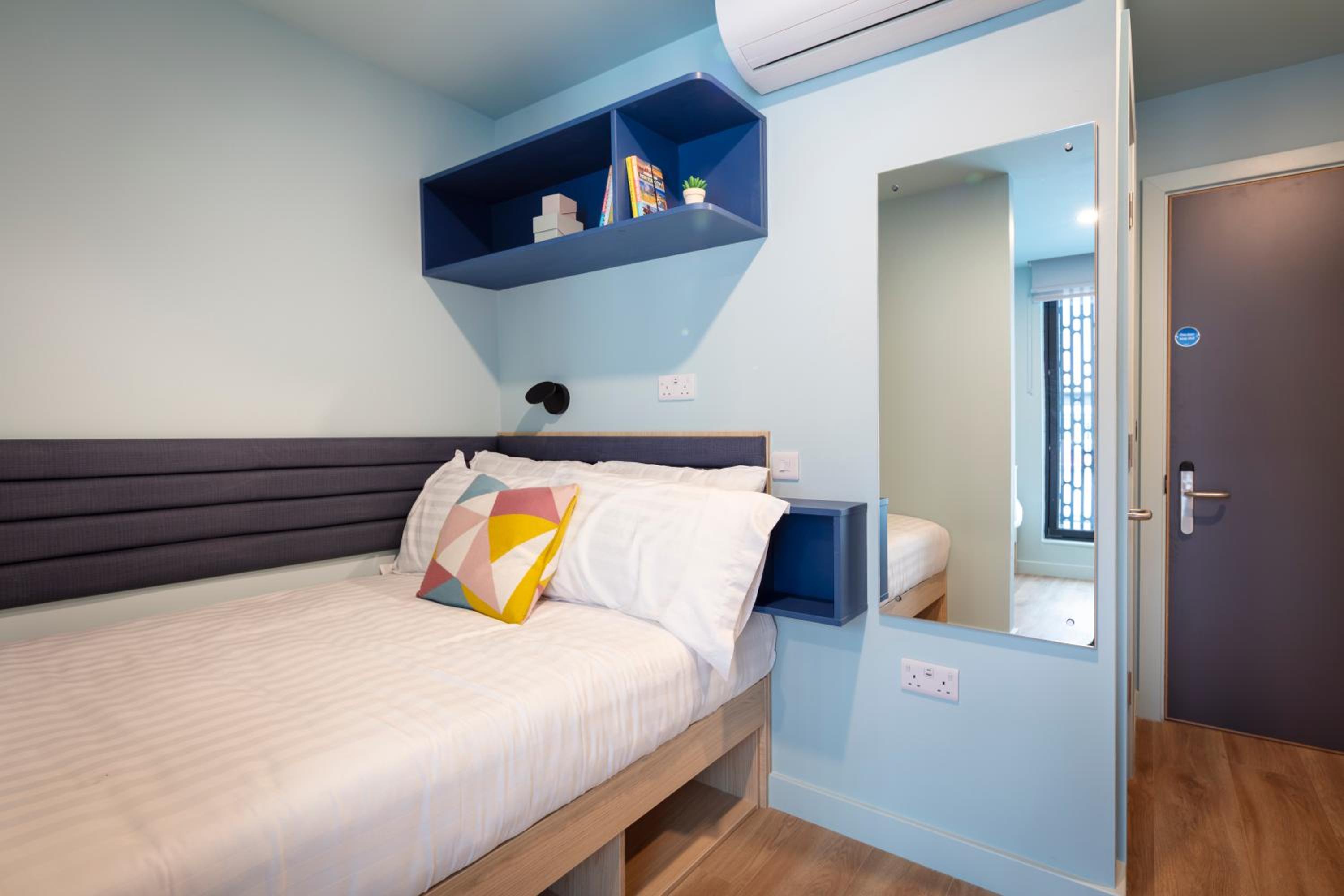 Four-Bed Apartment - Photo 2