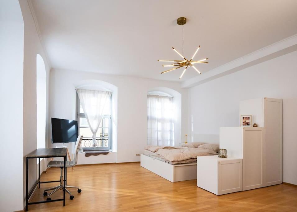 One-Bedroom Apartment photo 1