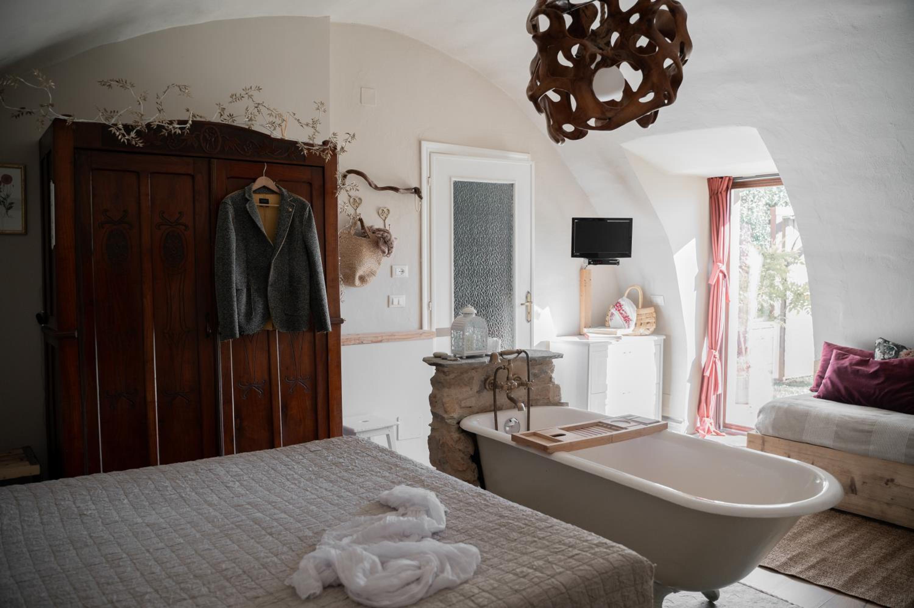 Large Double Room photo 1